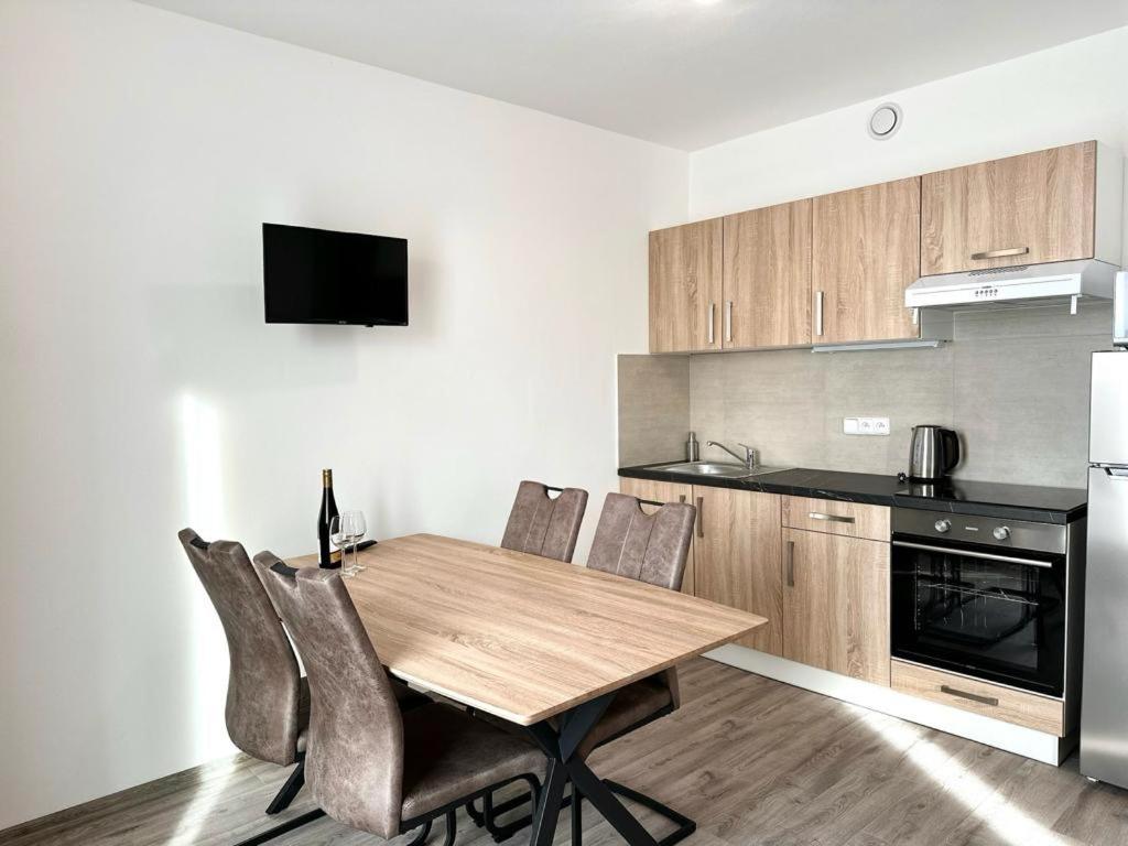 One-Bedroom Apartment photo 2