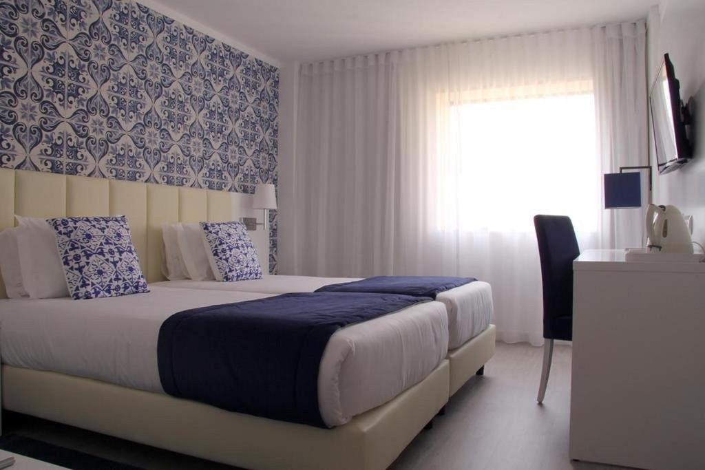 Twin Room - Photo 15
