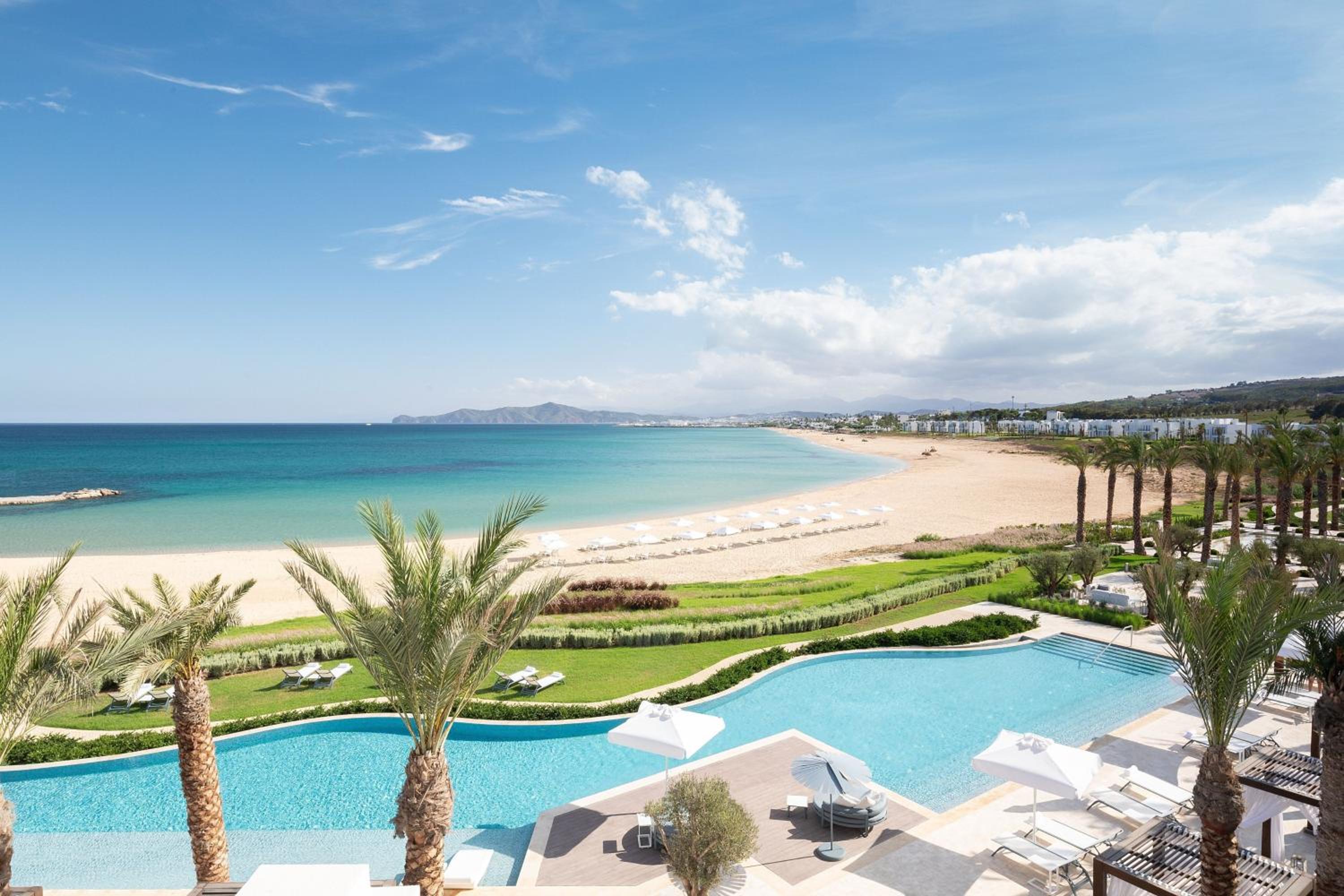 One-Bedroom Deluxe King Suite - Seafront - Photo 2