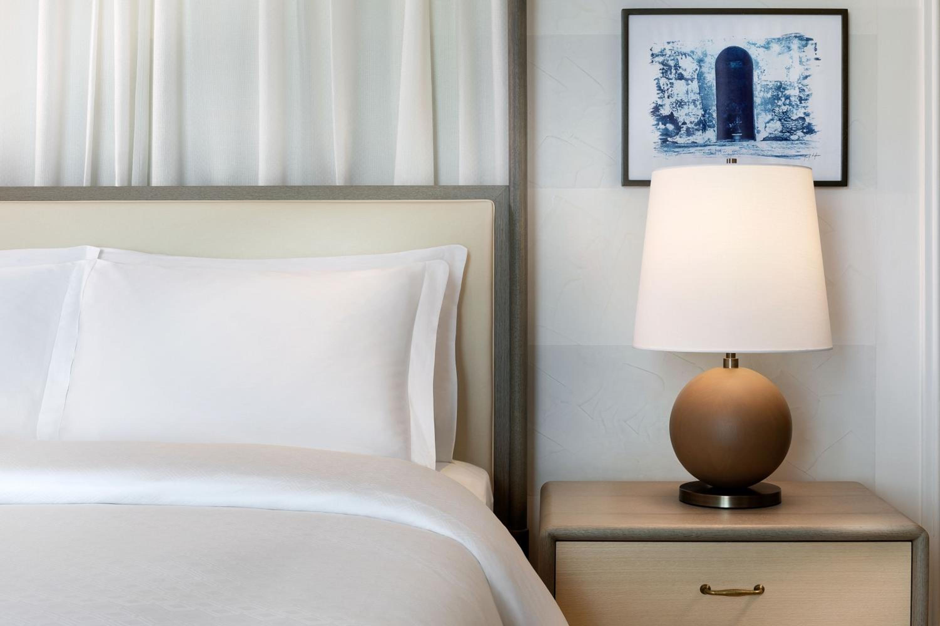 Superior King Room with Balcony - Seafront - Photo 1