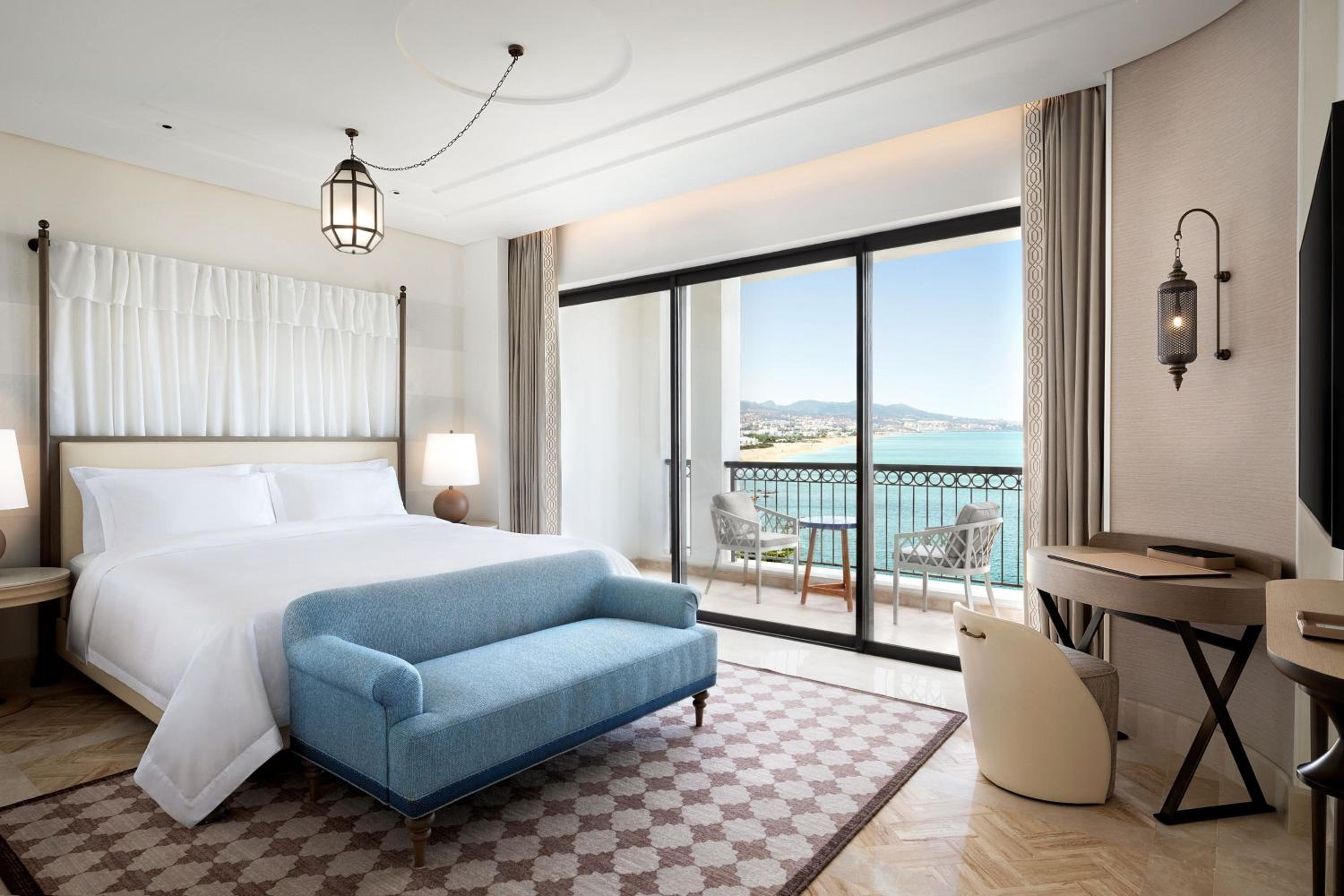 One-Bedroom Deluxe King Suite - Seafront - Photo 4