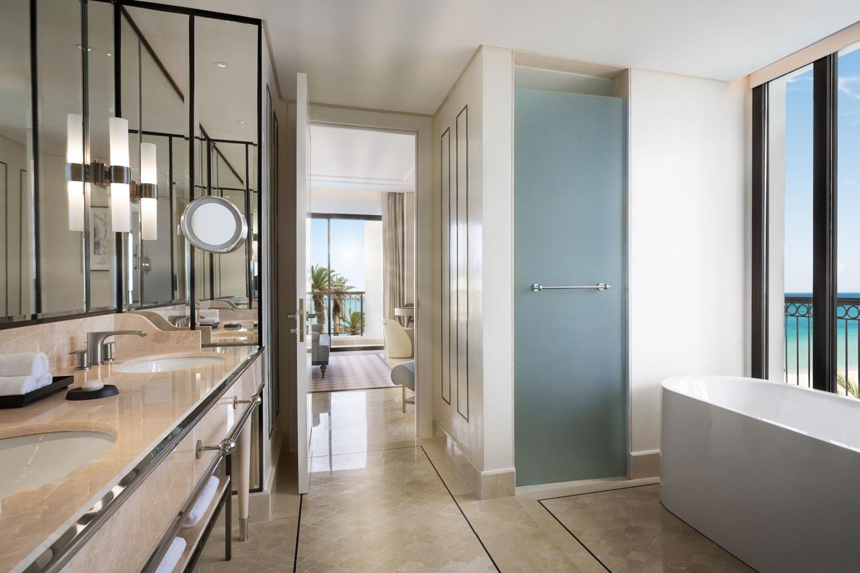 One-Bedroom Deluxe King Suite - Seafront - Photo 3