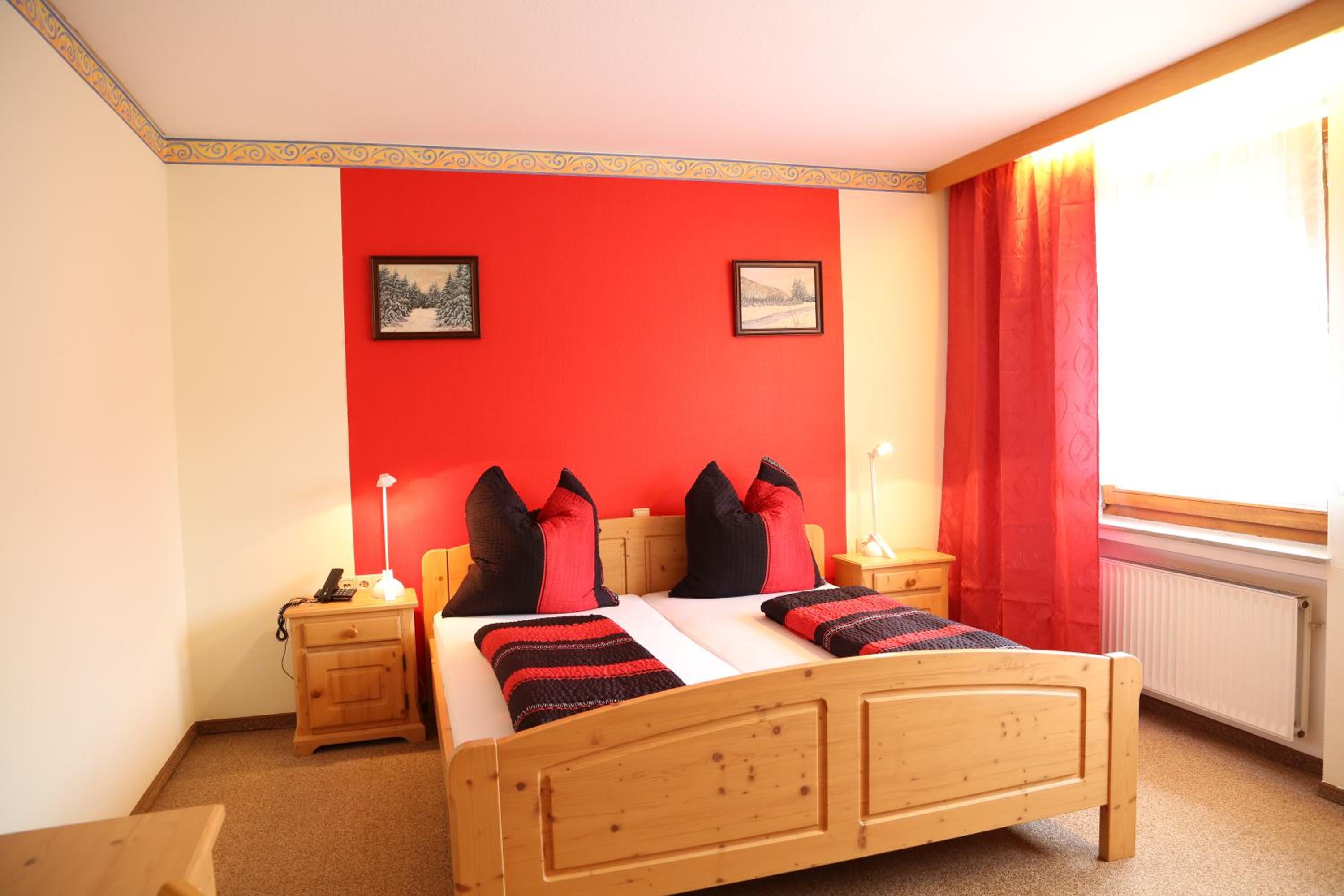 Deluxe Double Room with Shower - Photo 6