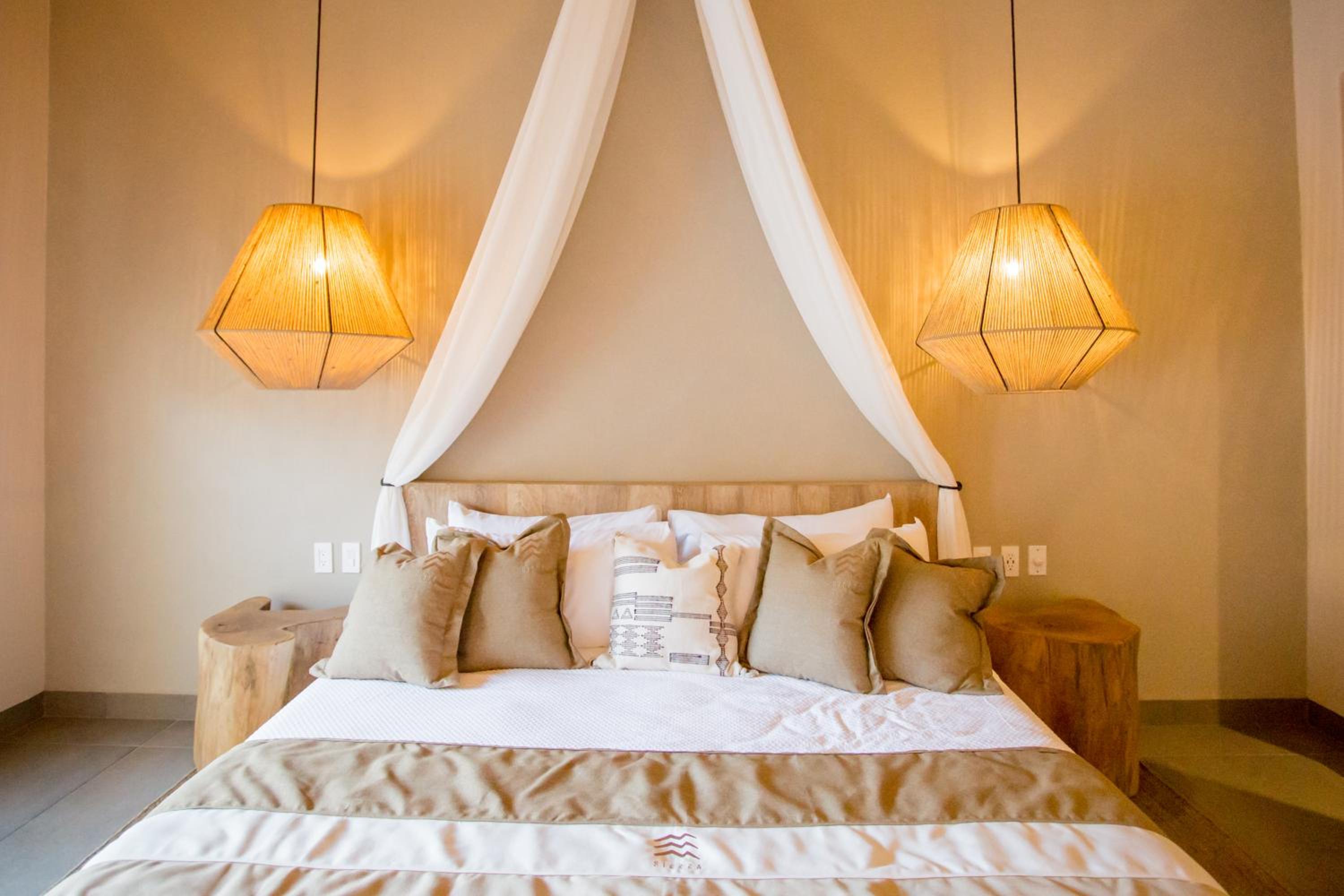 Deluxe King Room - Photo 6