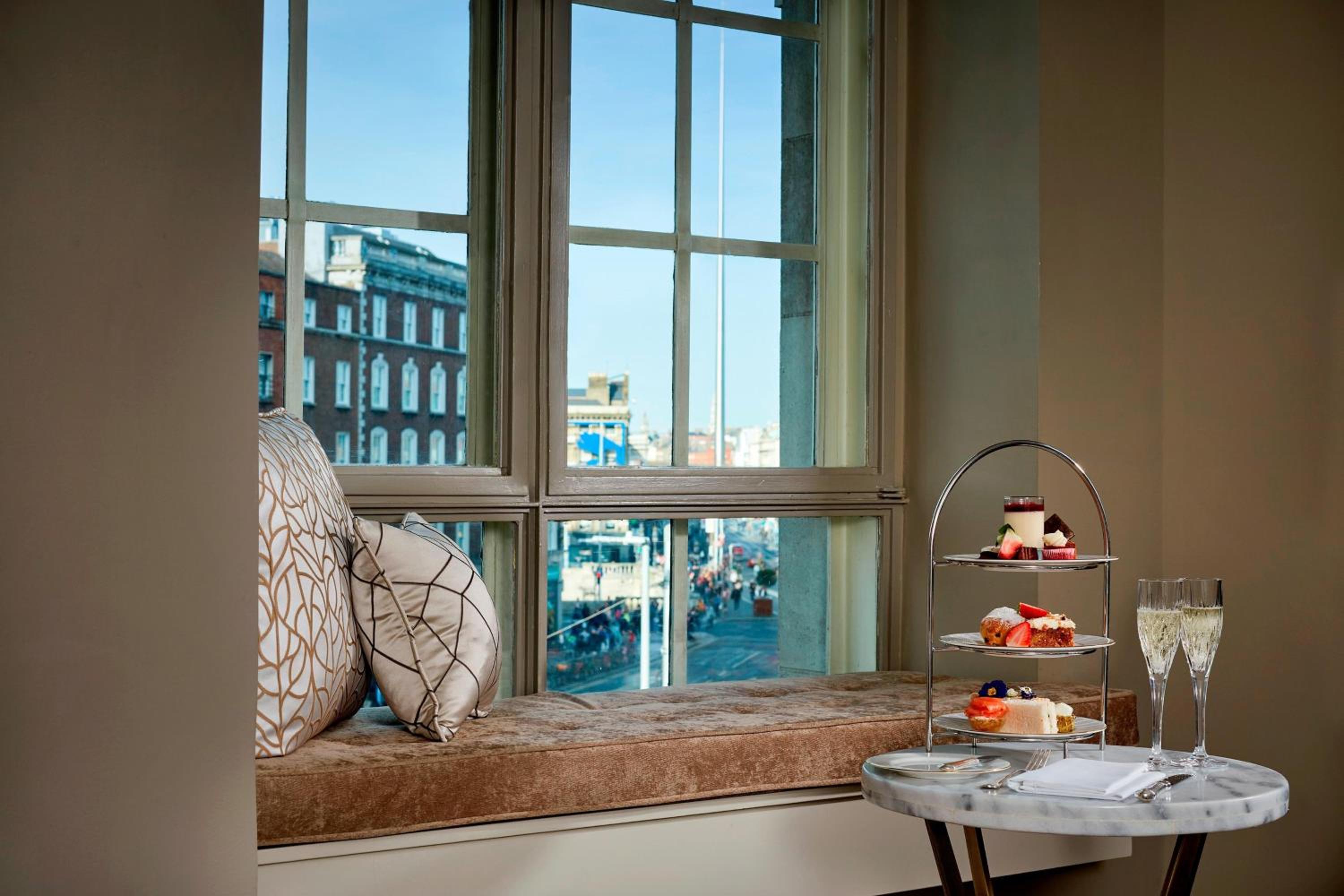 Deluxe King Suite with City View