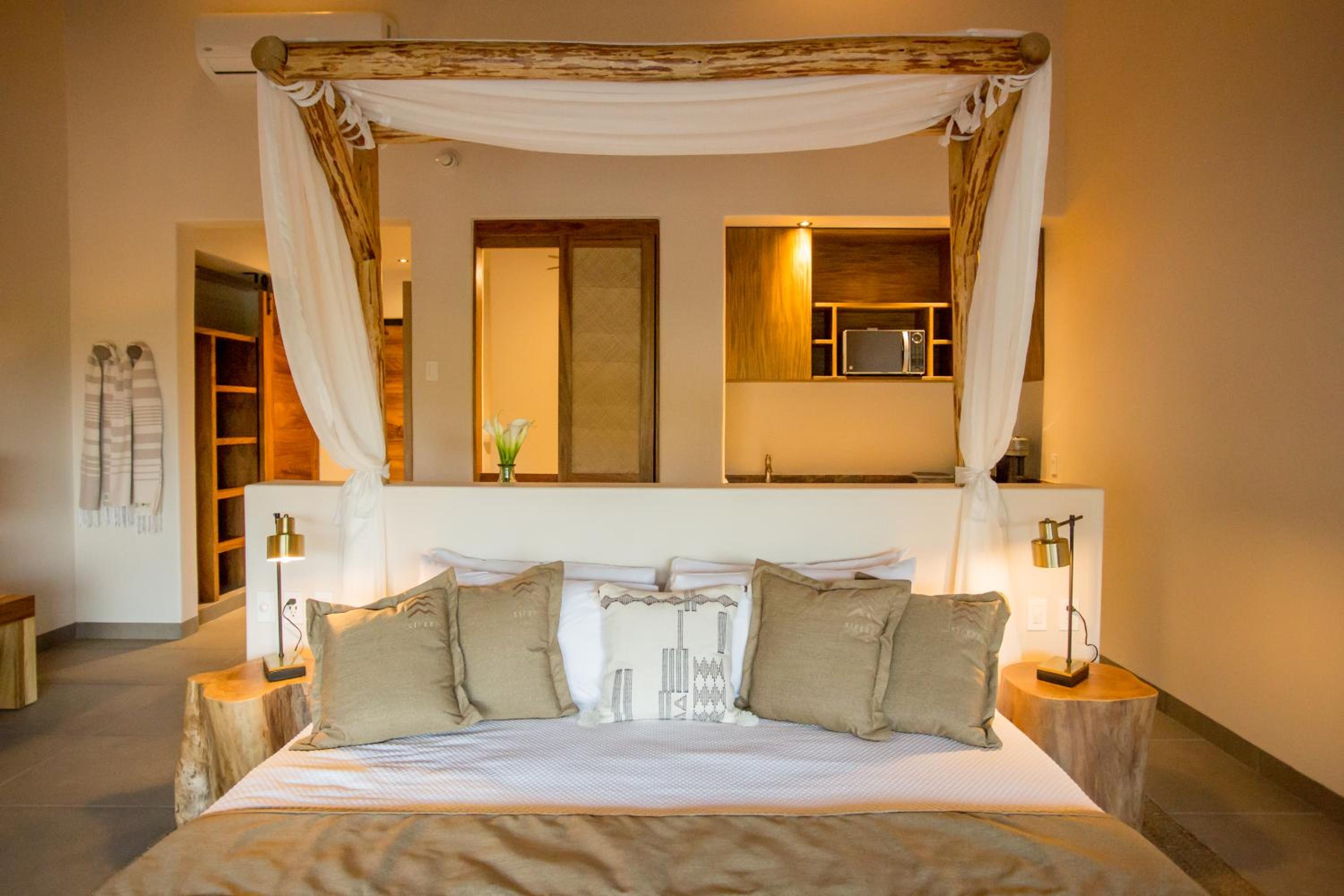 Junior Suite with Pool View - Photo 3