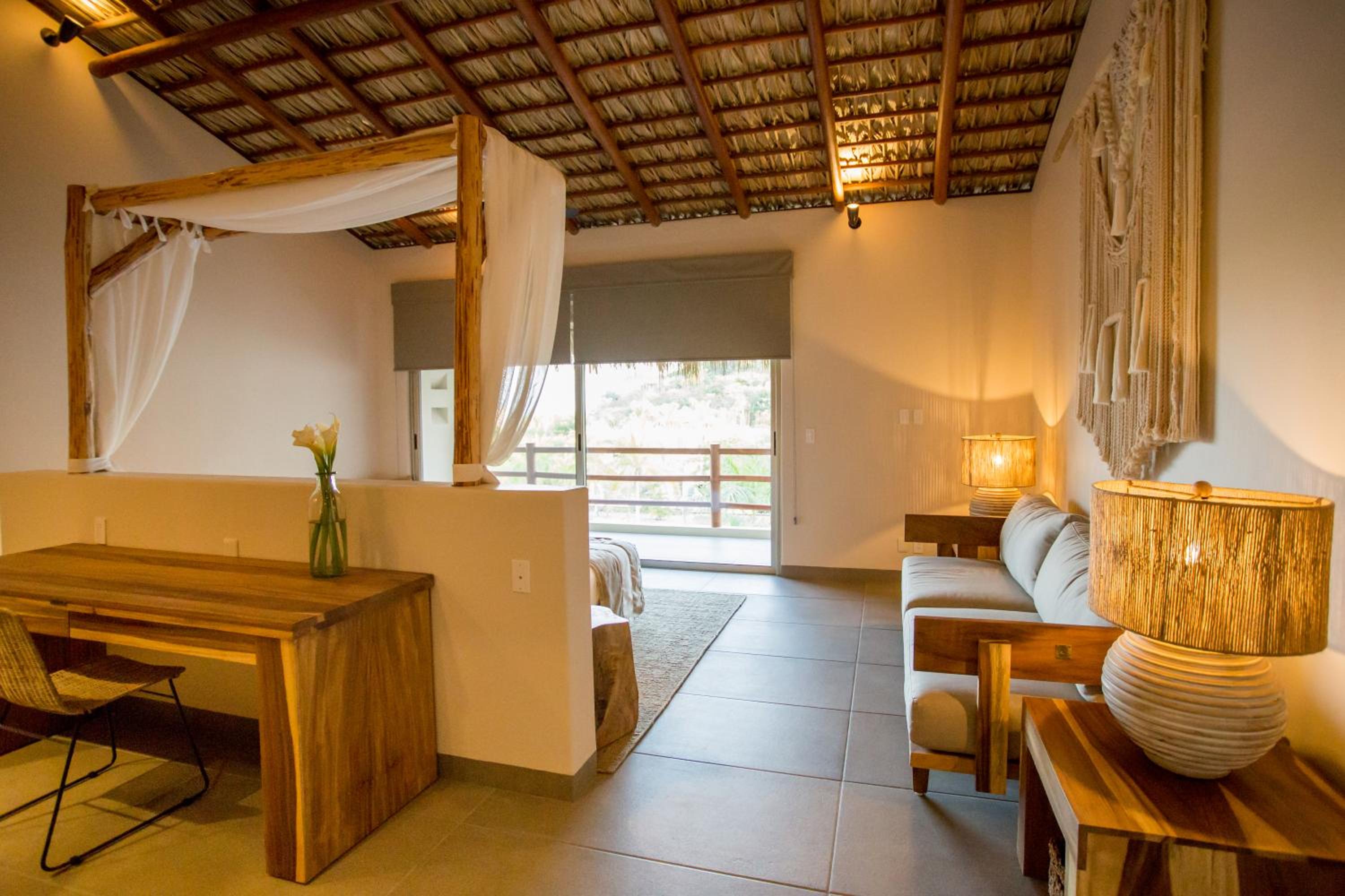 Junior Suite with Pool View - Photo 8