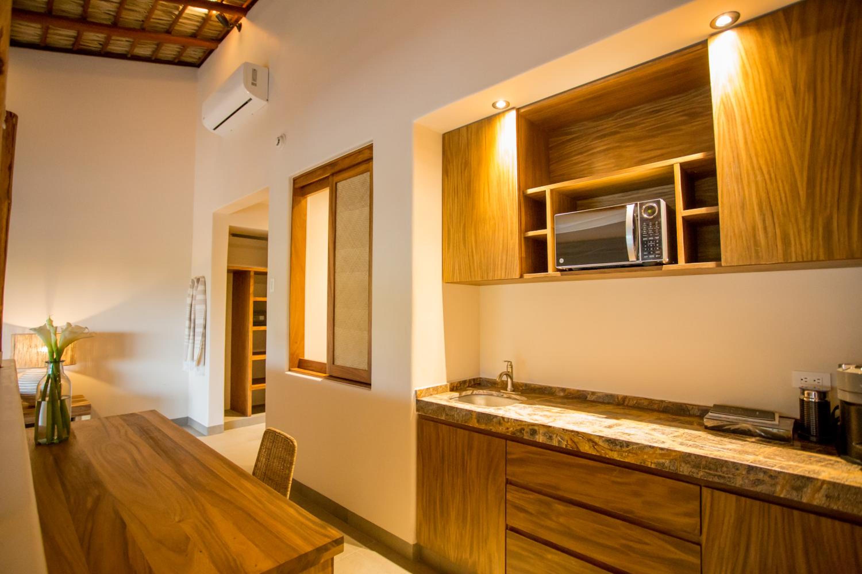 Junior Suite with Pool View - Photo 6