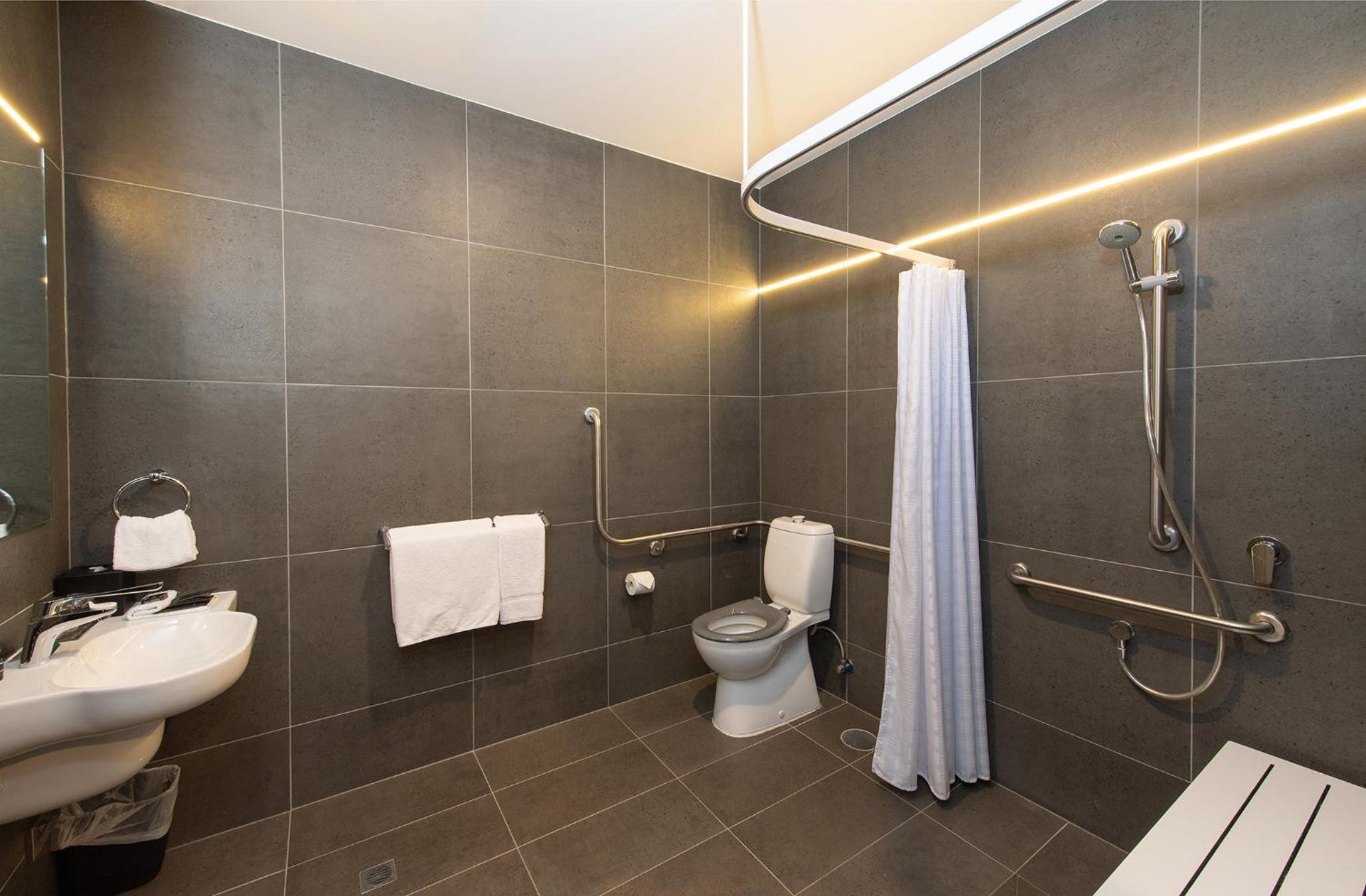 King Room - Disability Access photo 2