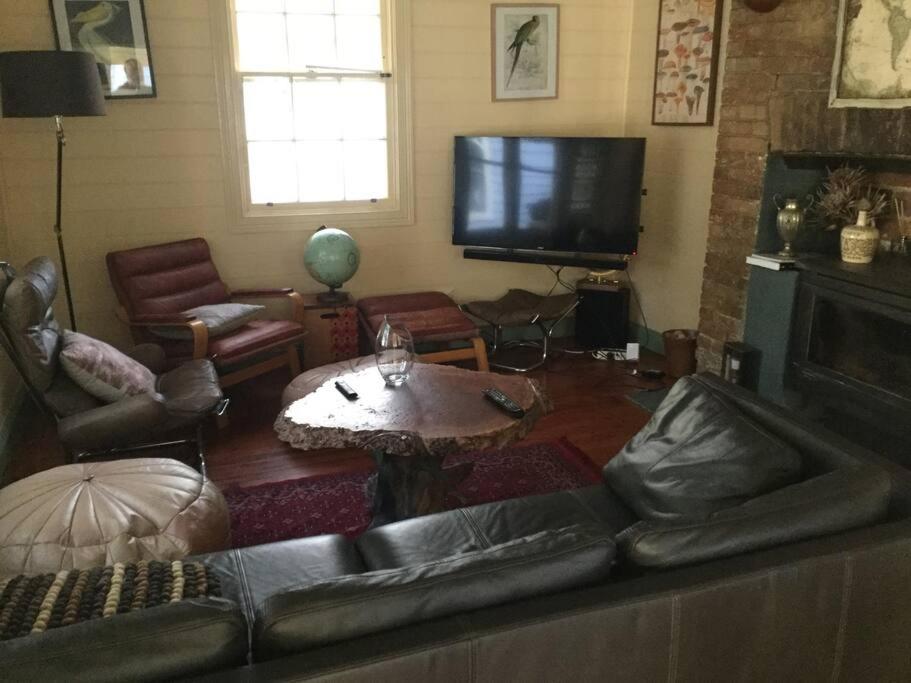 Five-Bedroom House photo 2