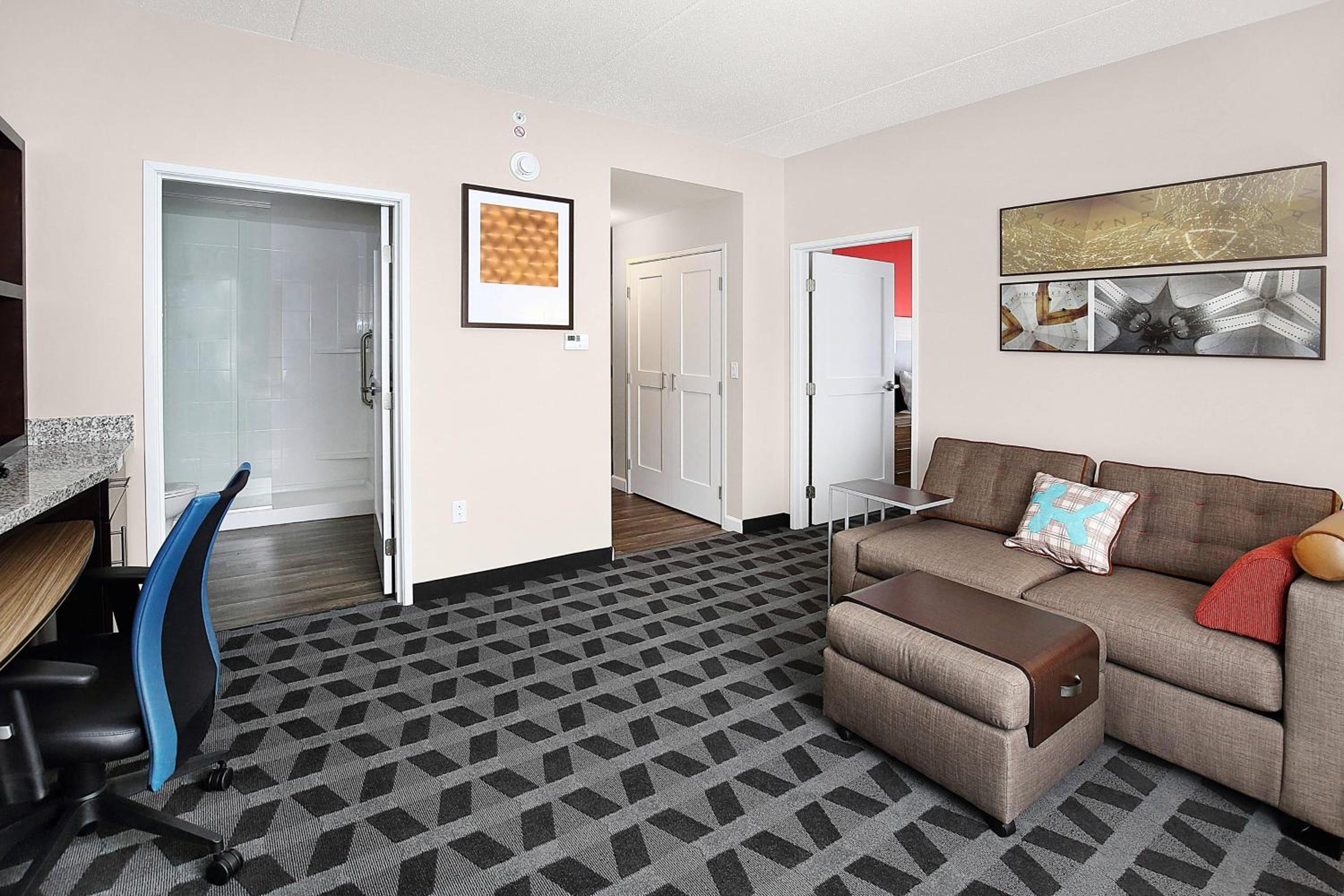 One-Bedroom Queen Suite with Sofa Bed - Hearing Accessible