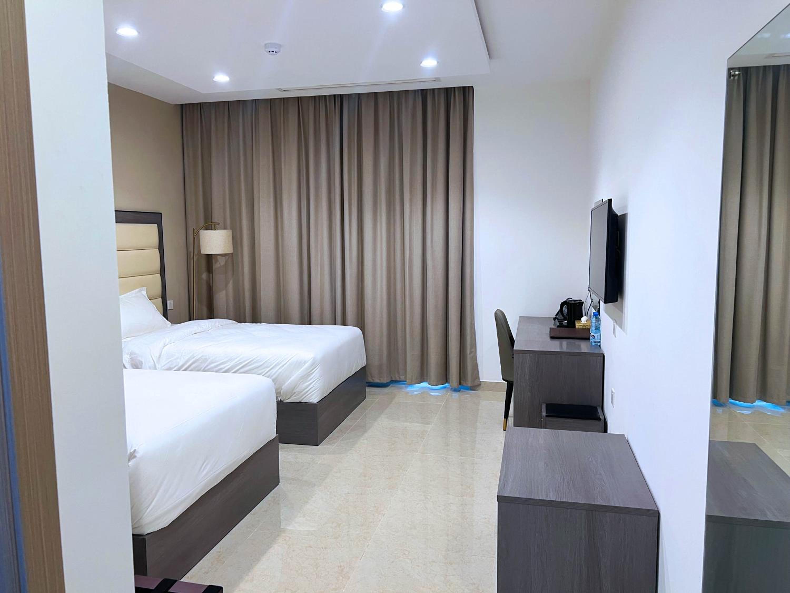 Standard Twin Room - Photo 6