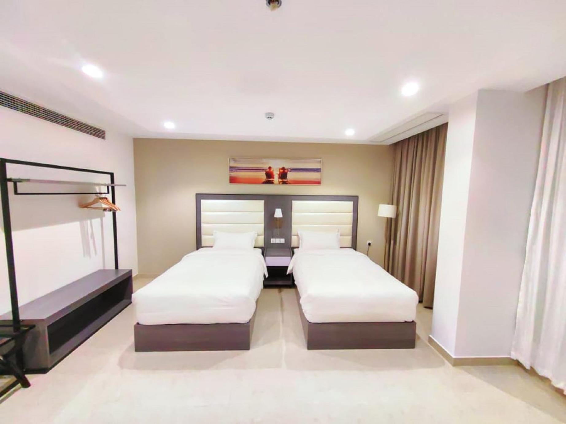 Standard Twin Room - Photo 8