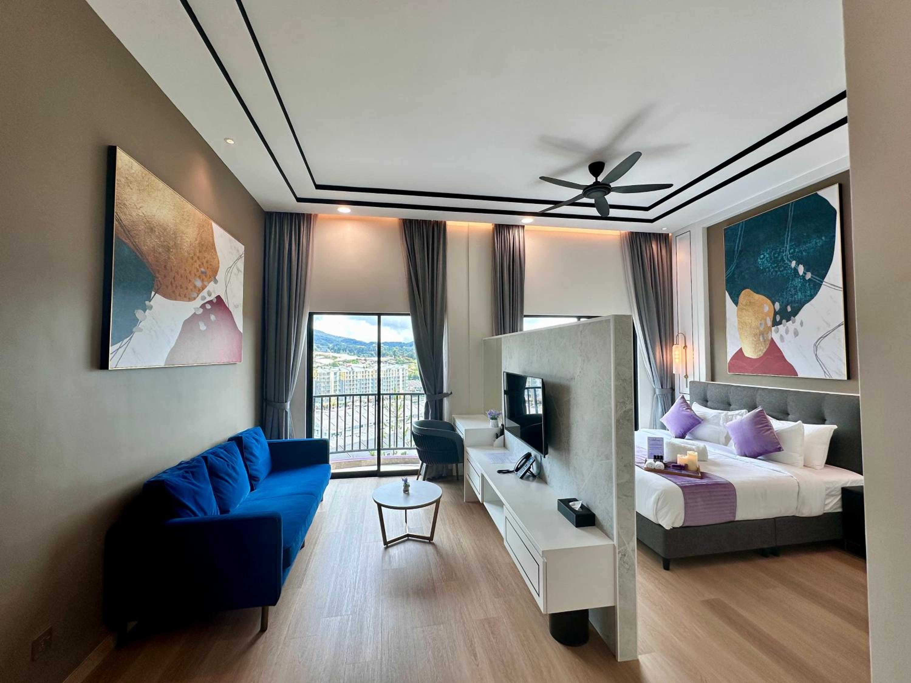 Deluxe Double Room with Balcony - Photo 2