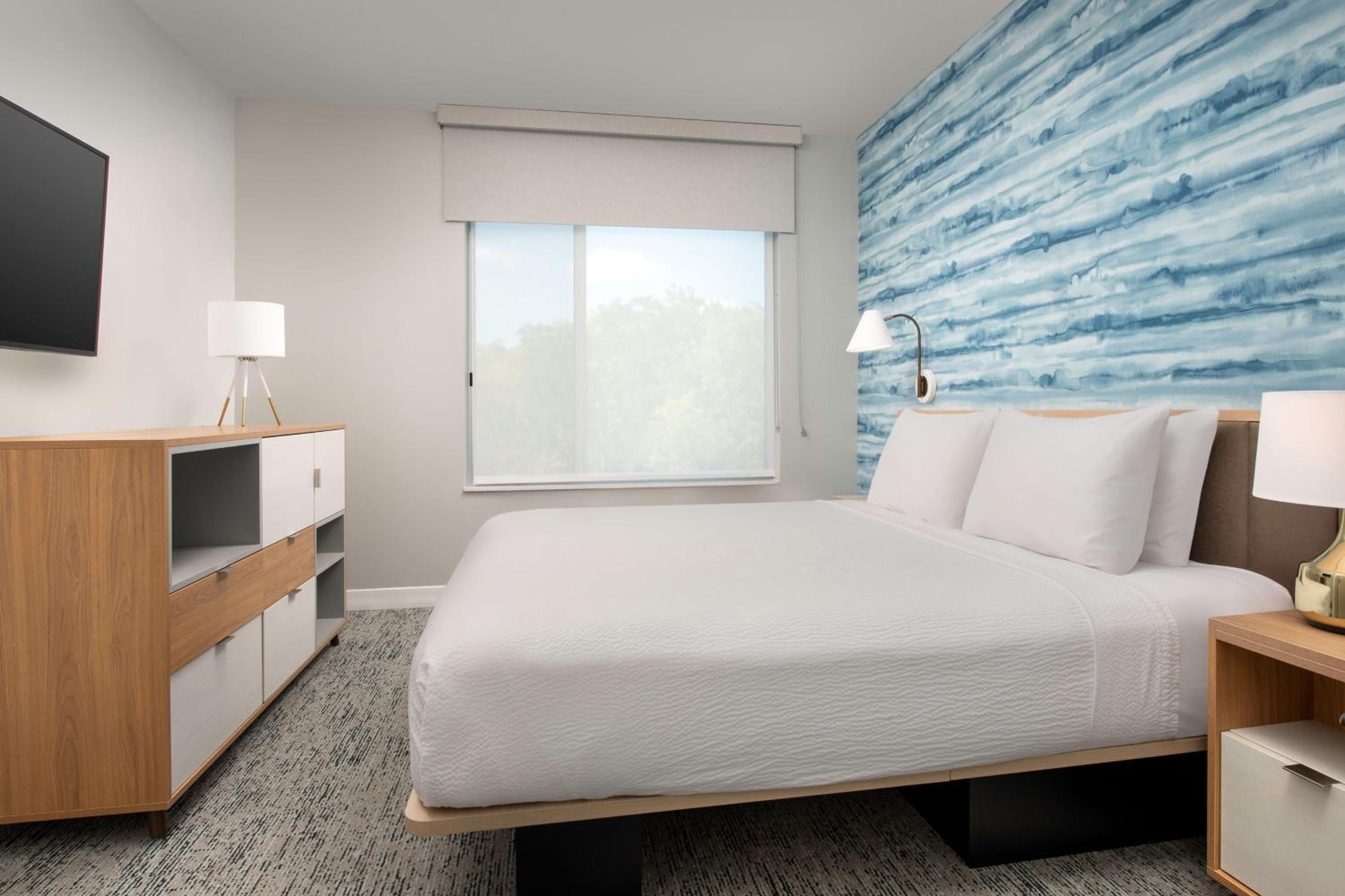 One-Bedroom King Suite with Sofa Bed and Roll-in Shower - Mobility Accessible photo 1