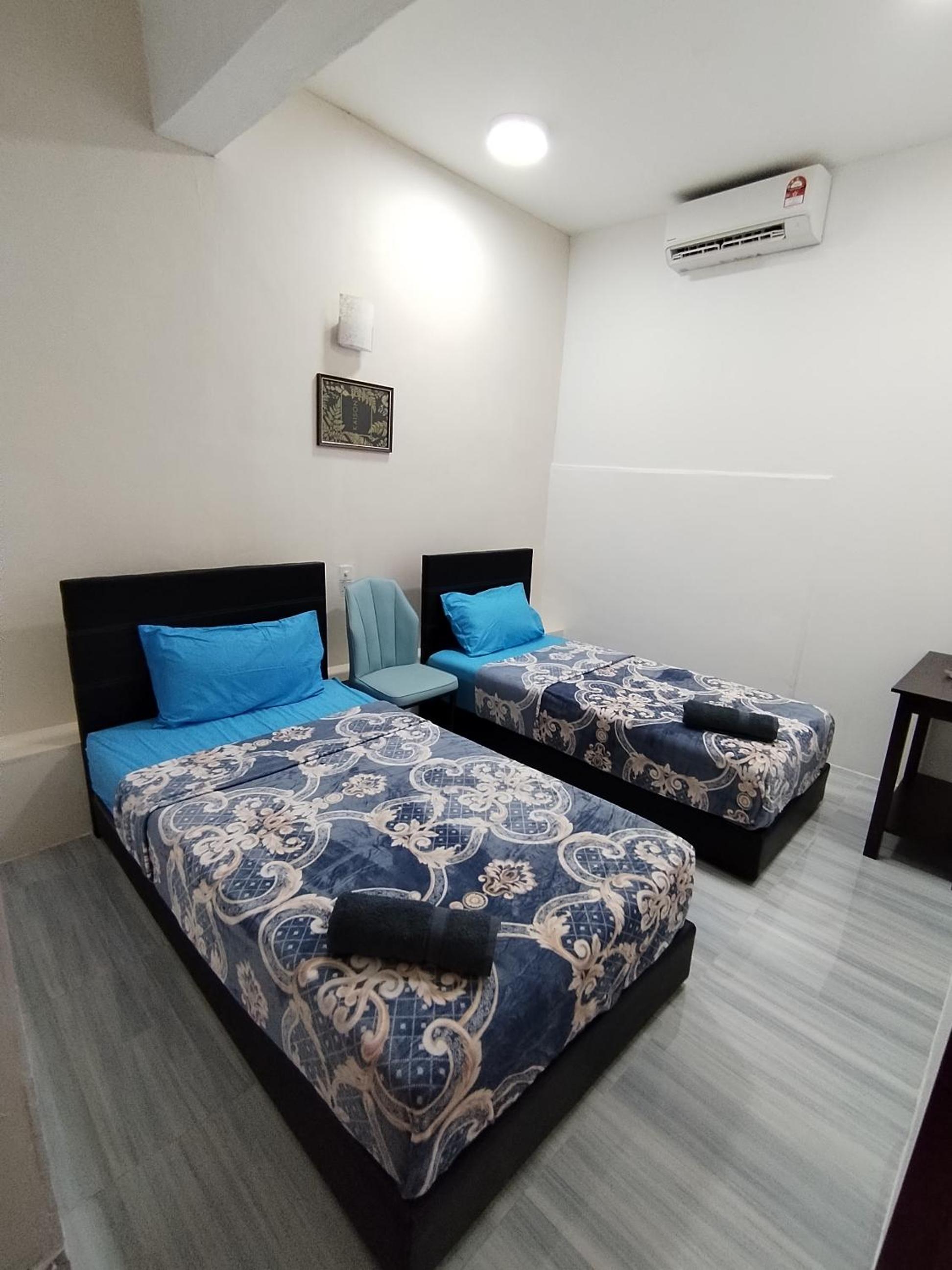 Twin Room with Bathroom photo 1