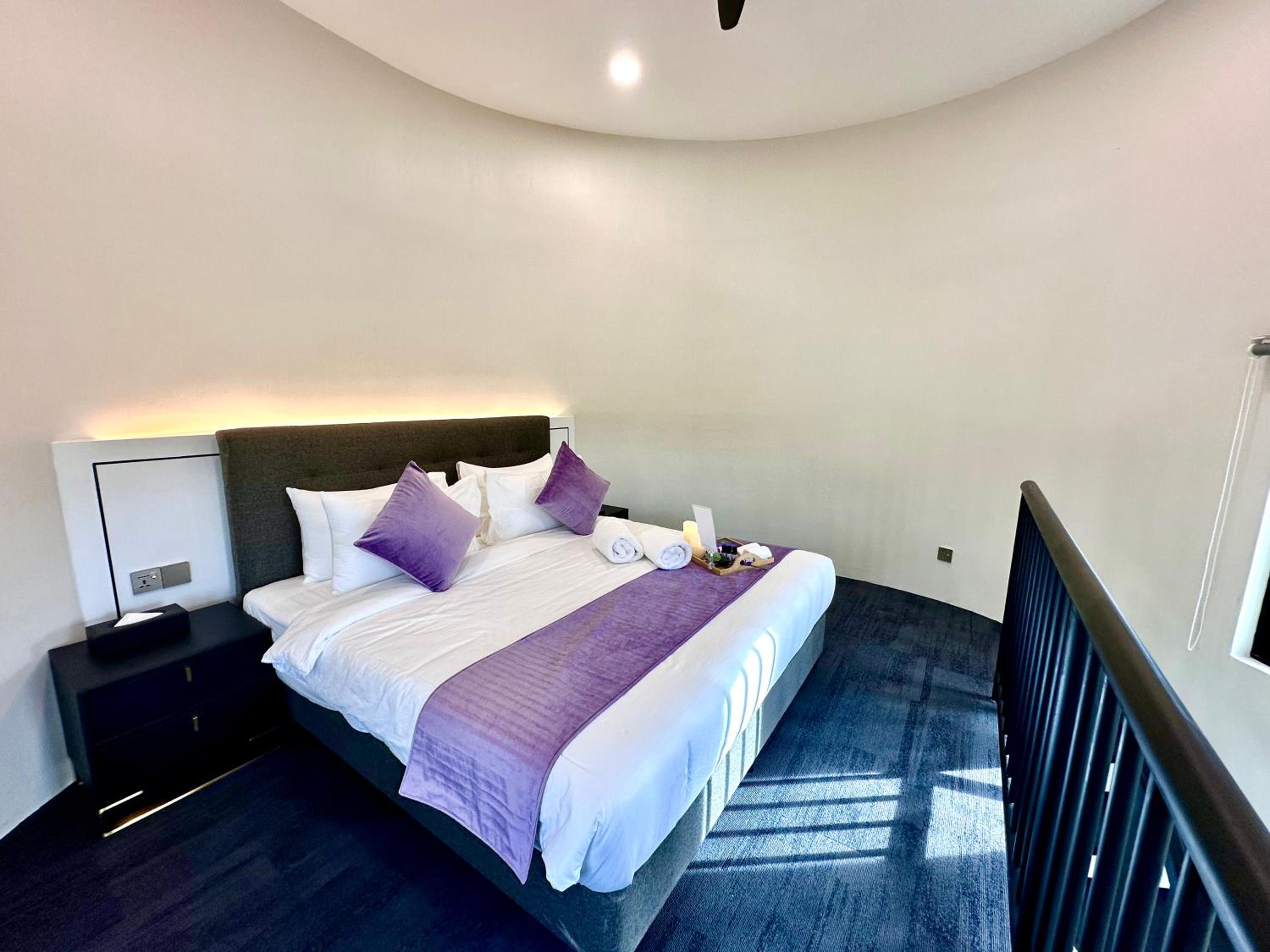 Executive Suite - Photo 3