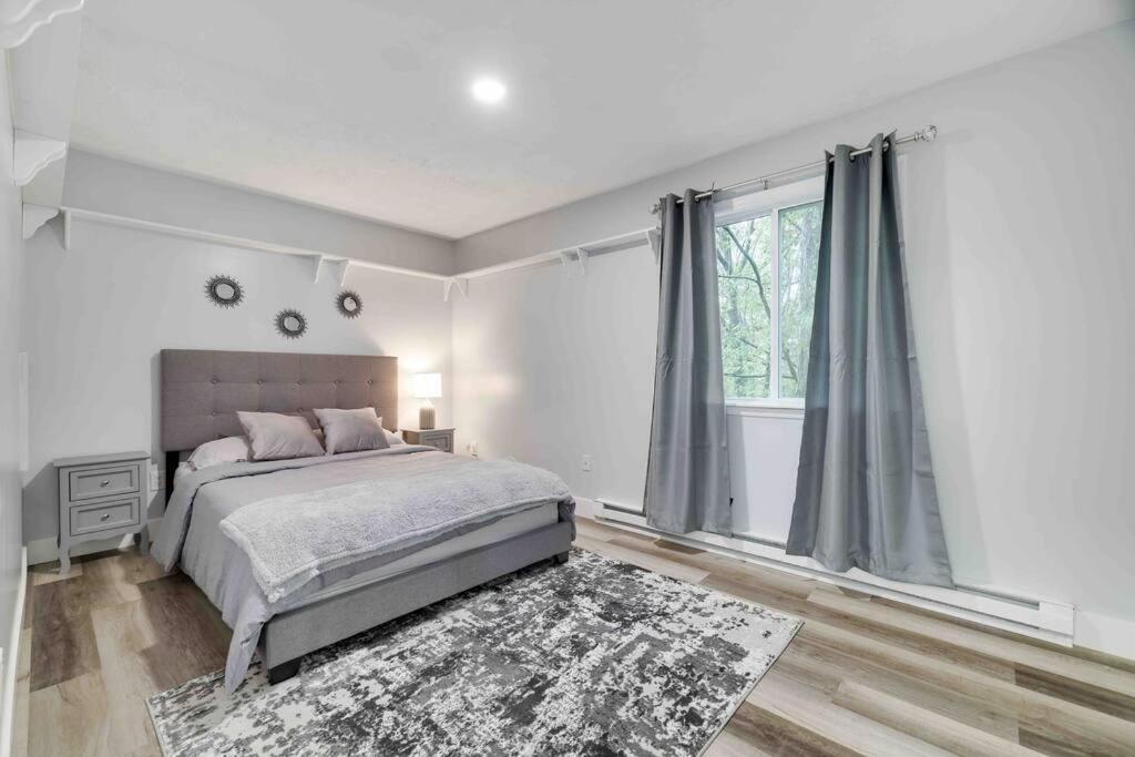 Three-Bedroom House photo 1