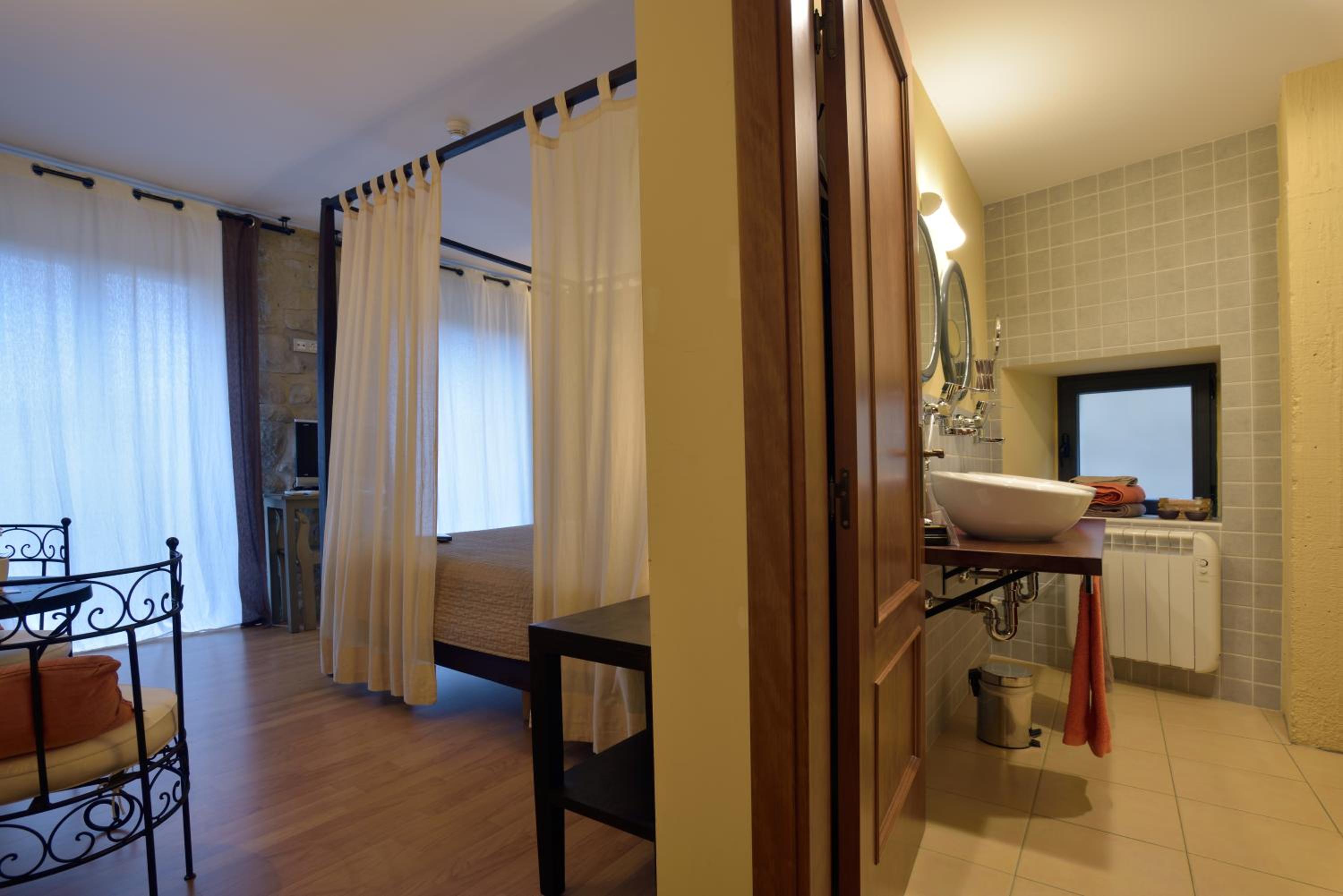 Standard Double Room photo 3