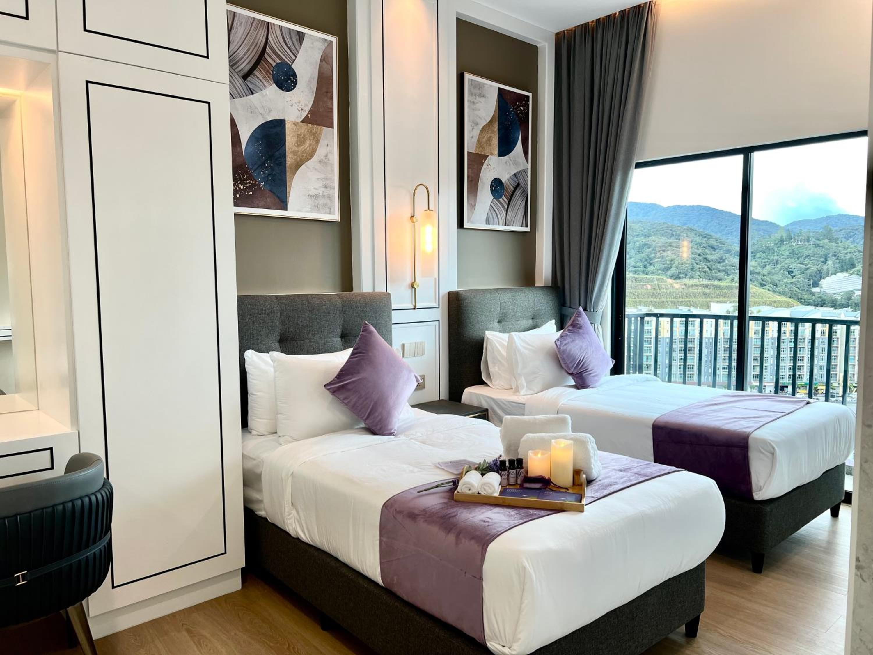 Deluxe Twin Room with Balcony - Photo 2