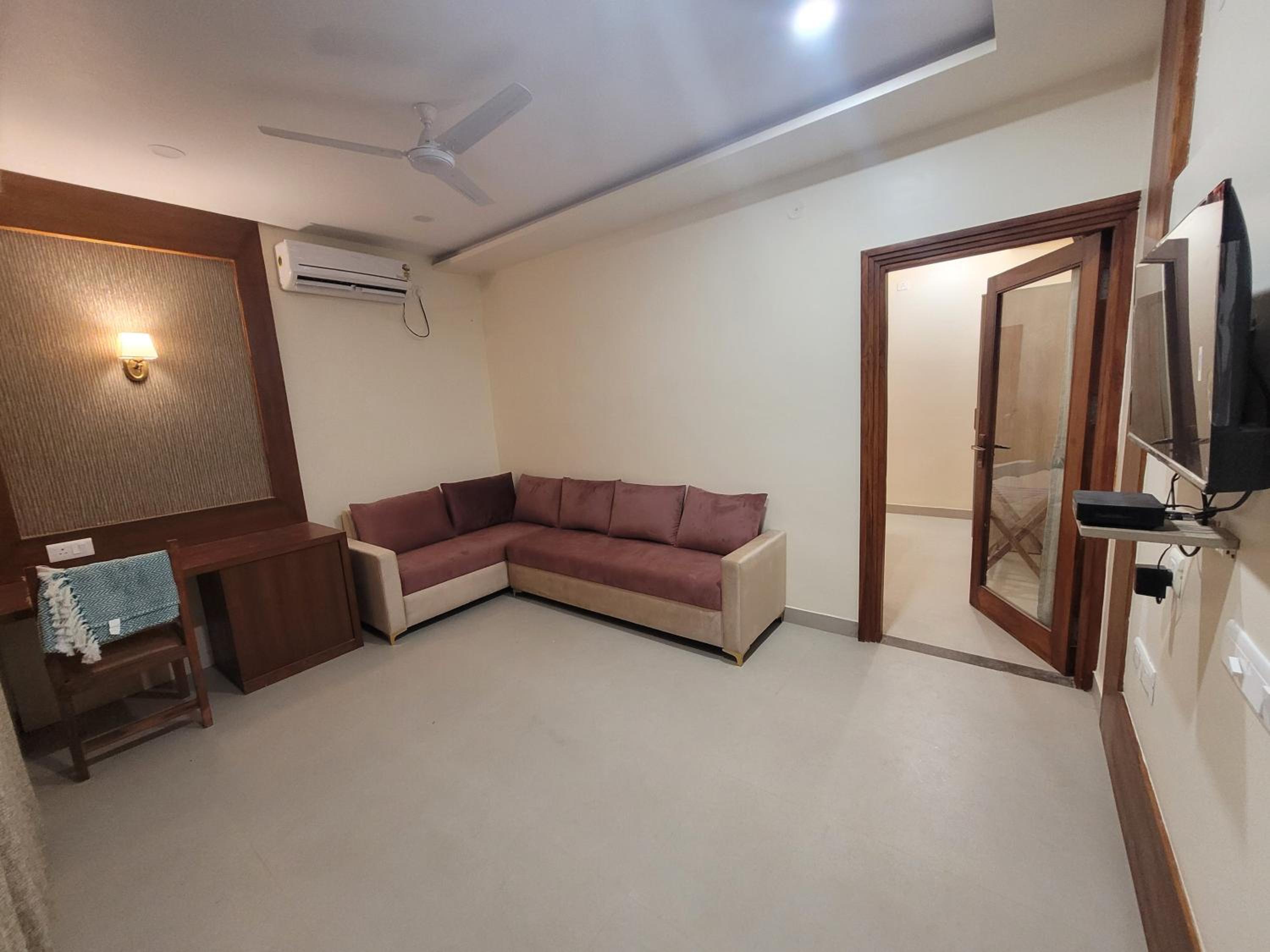 Suite - Photo 8