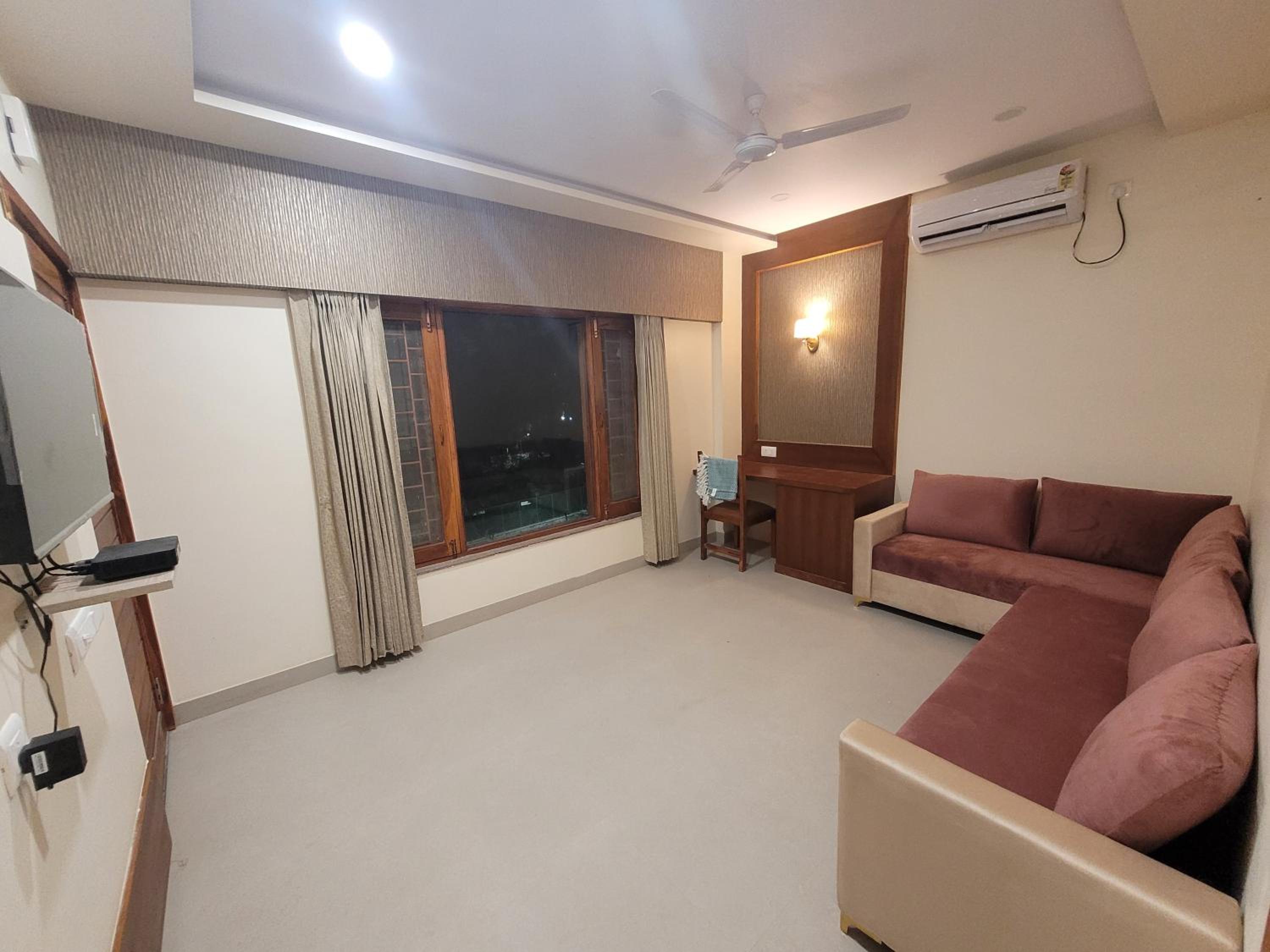 Suite - Photo 7