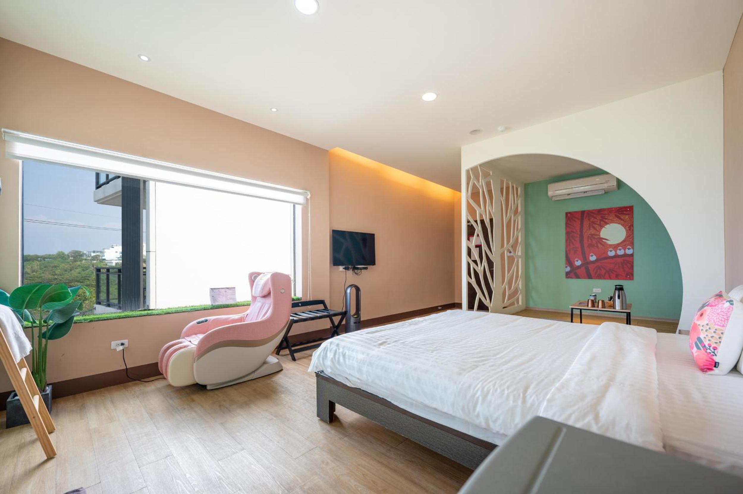 Five-Bedroom House photo 3