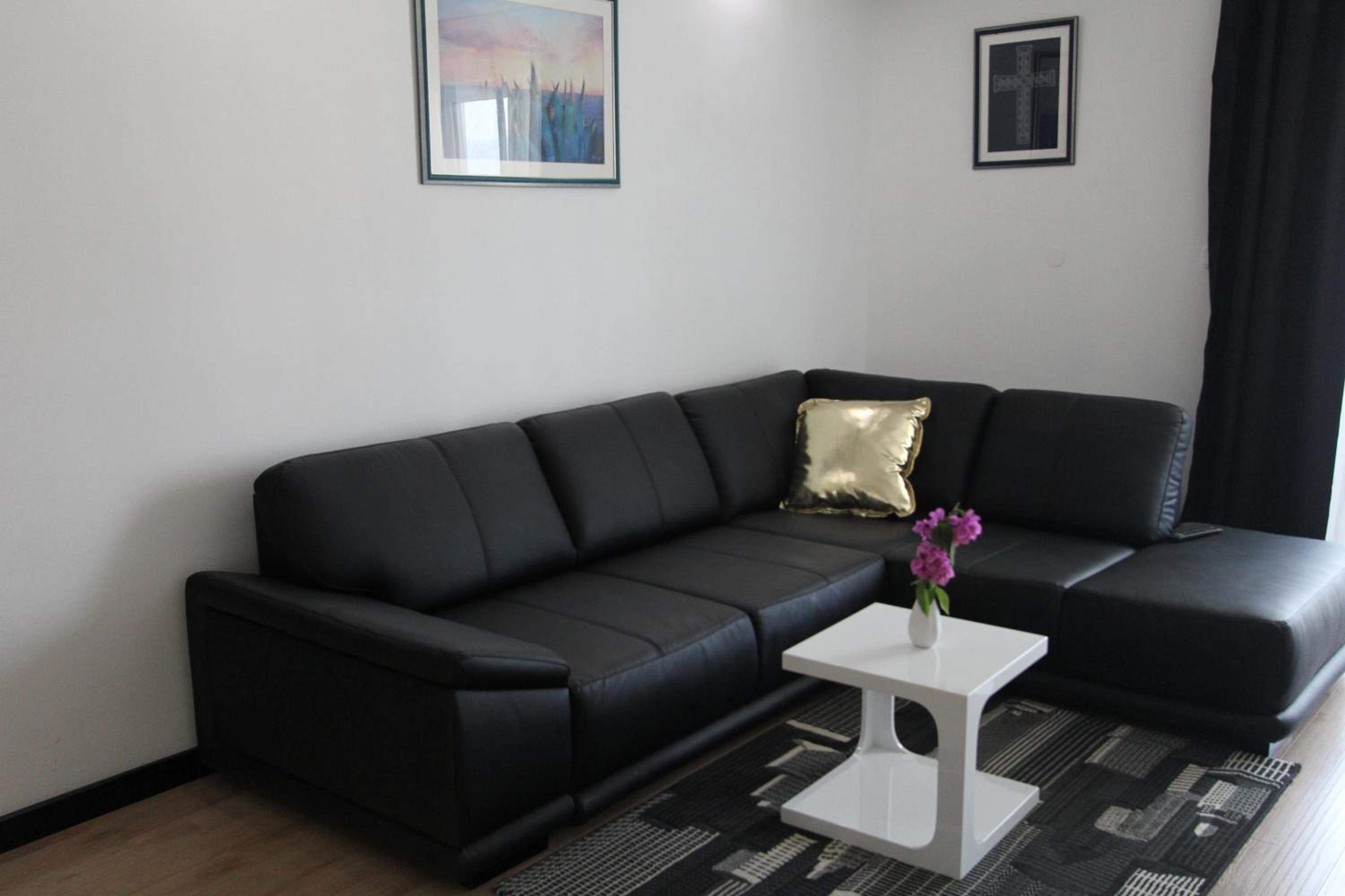 One-Bedroom Apartment - Photo 6