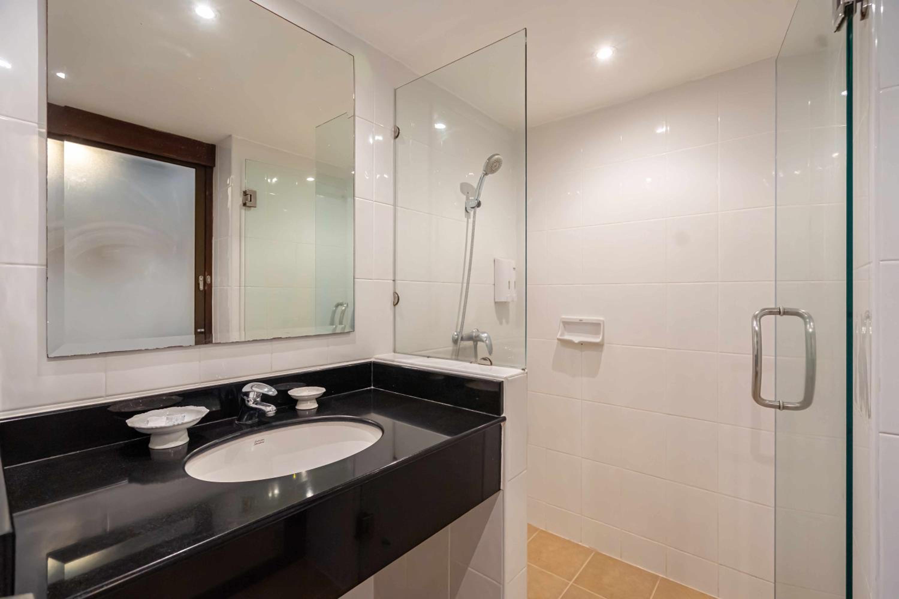 Superior Double or Twin Room - Photo 10