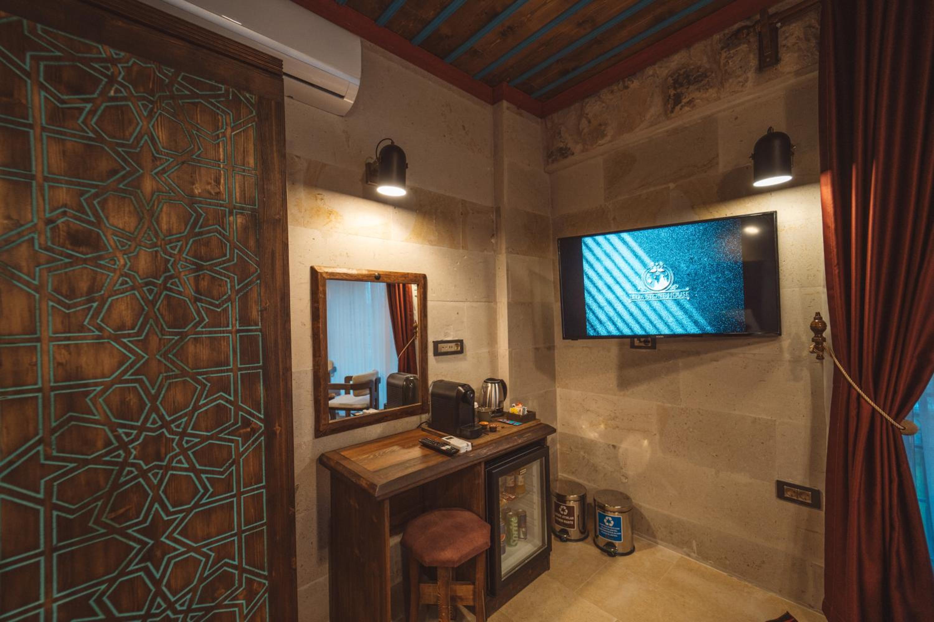 Deluxe Room - Photo 6