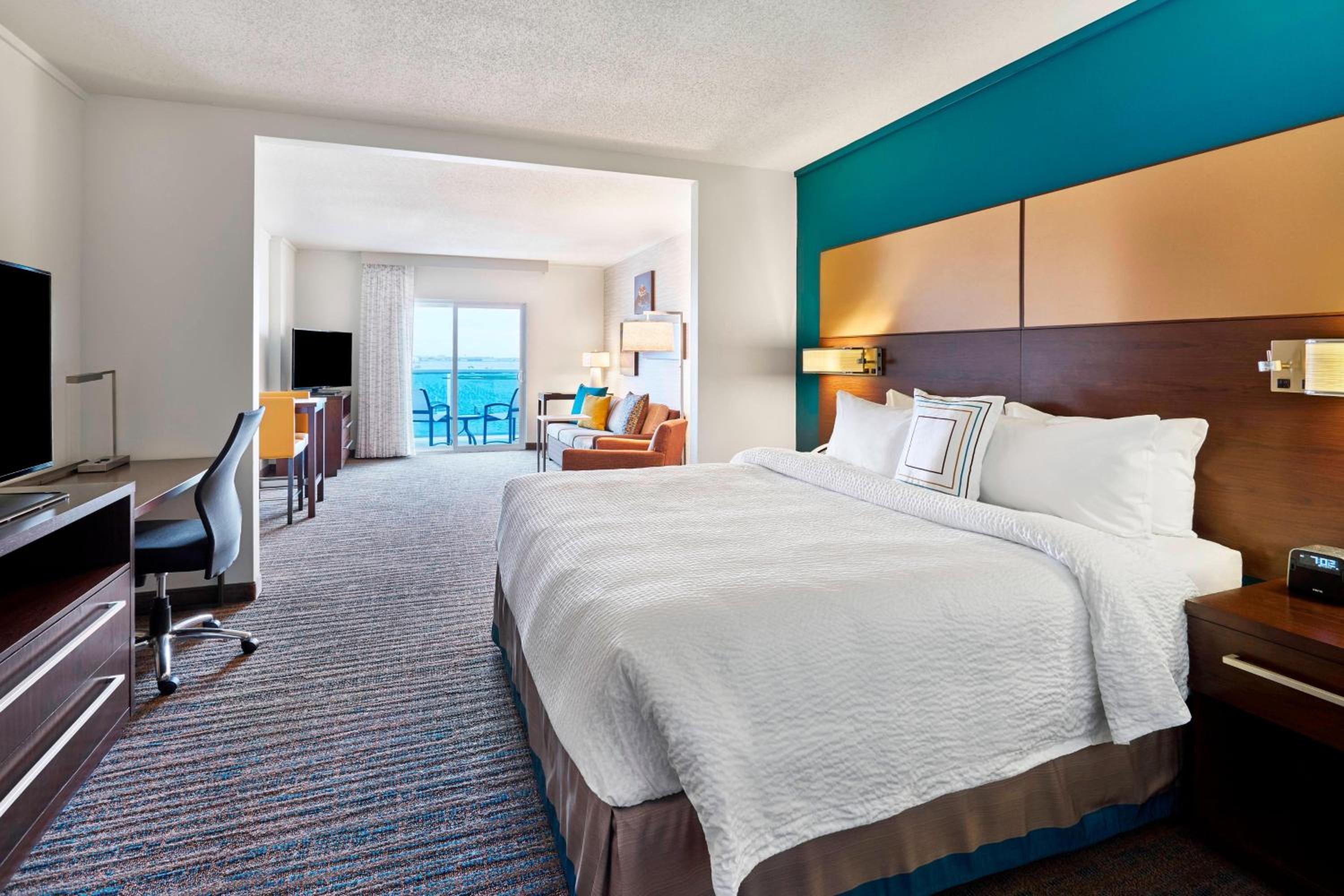 King Suite with Sofa Bed and Balcony - High Floor