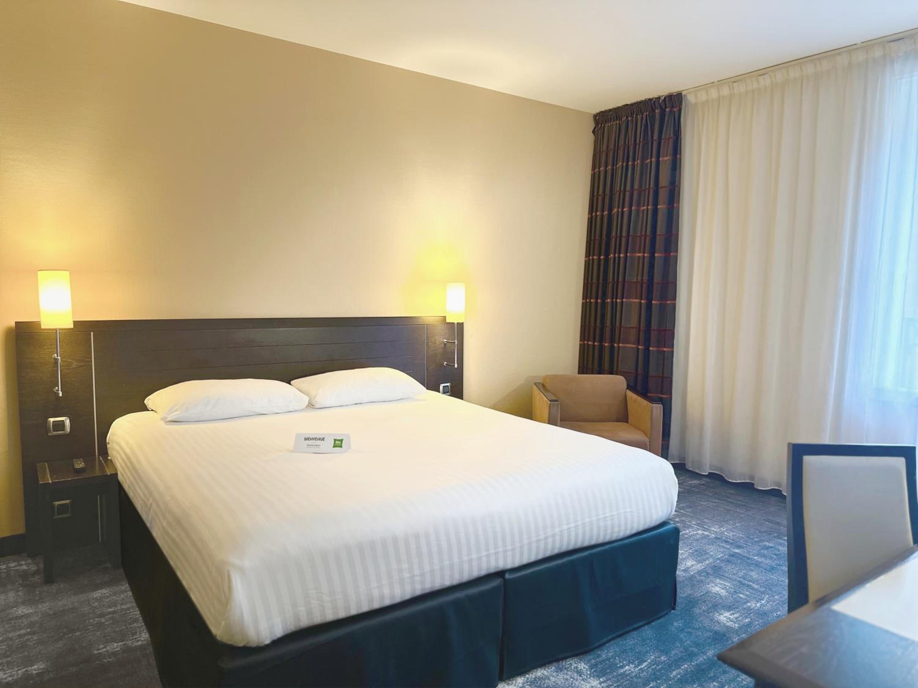 Standard Double Room - Photo 7