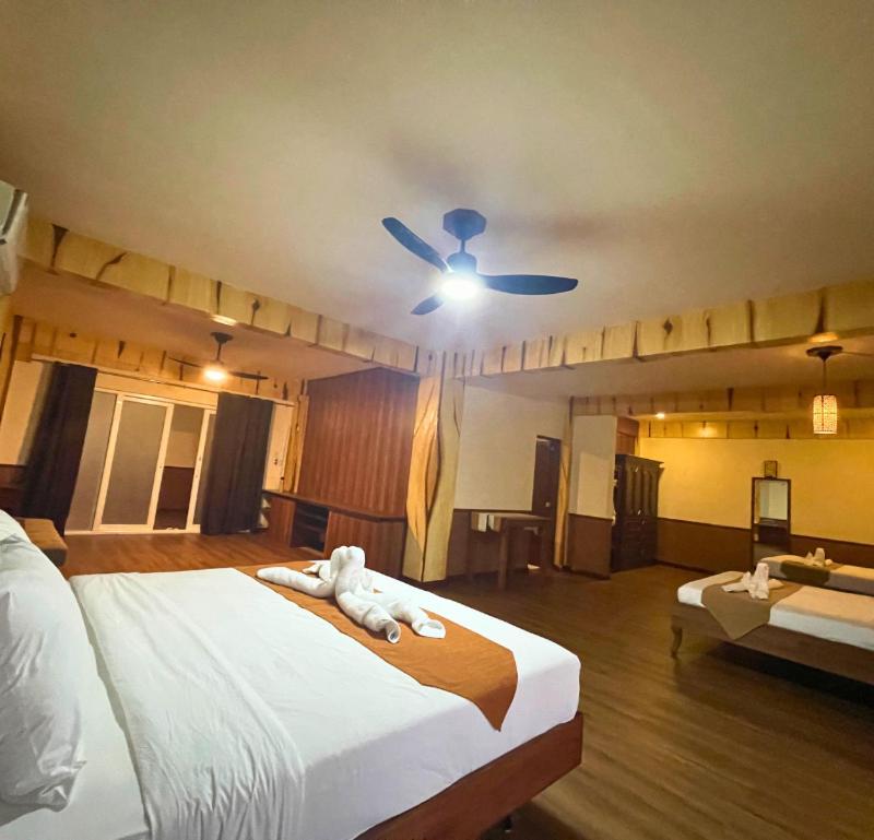 Deluxe Family Suite photo 2