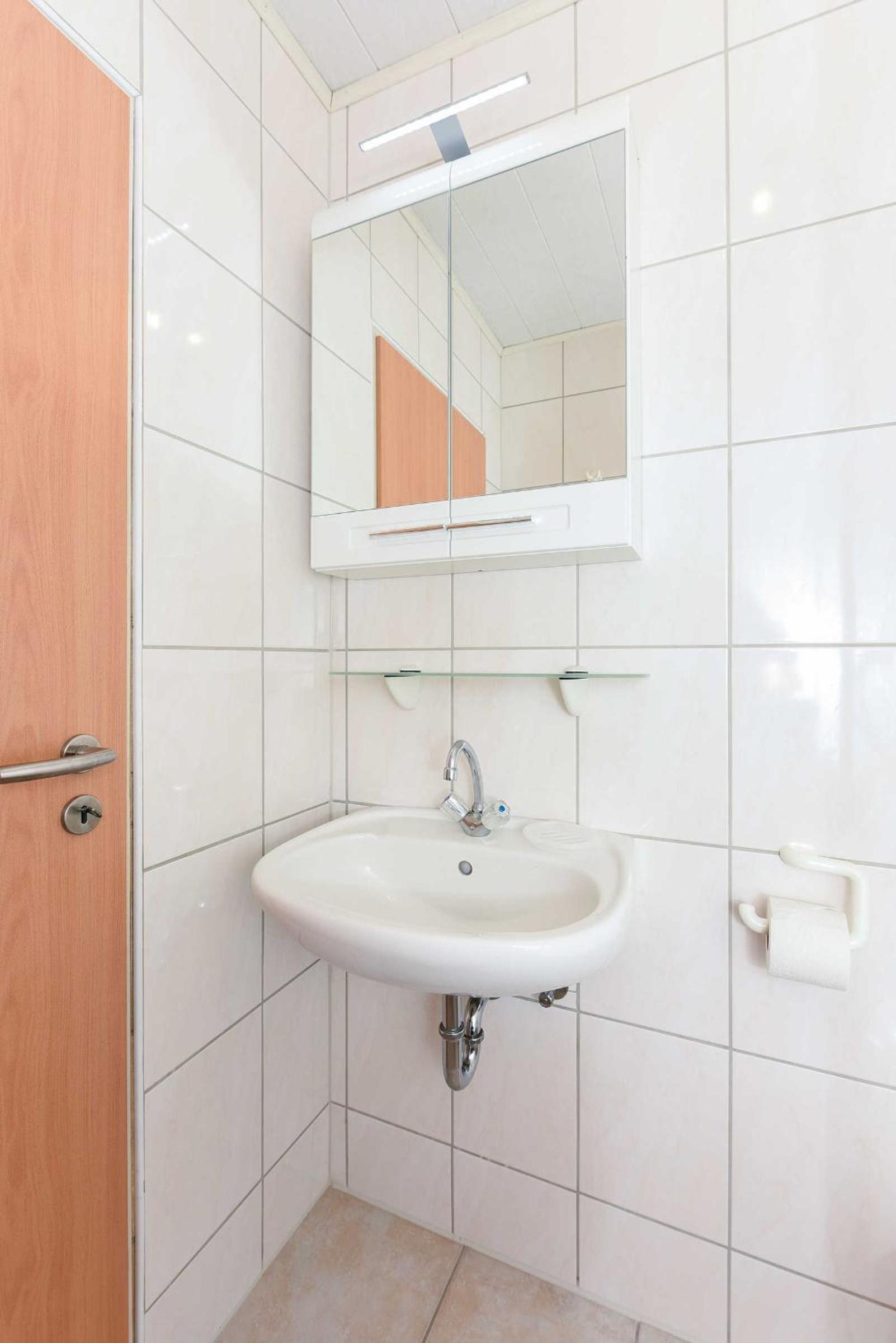 Apartment with Shower photo 2