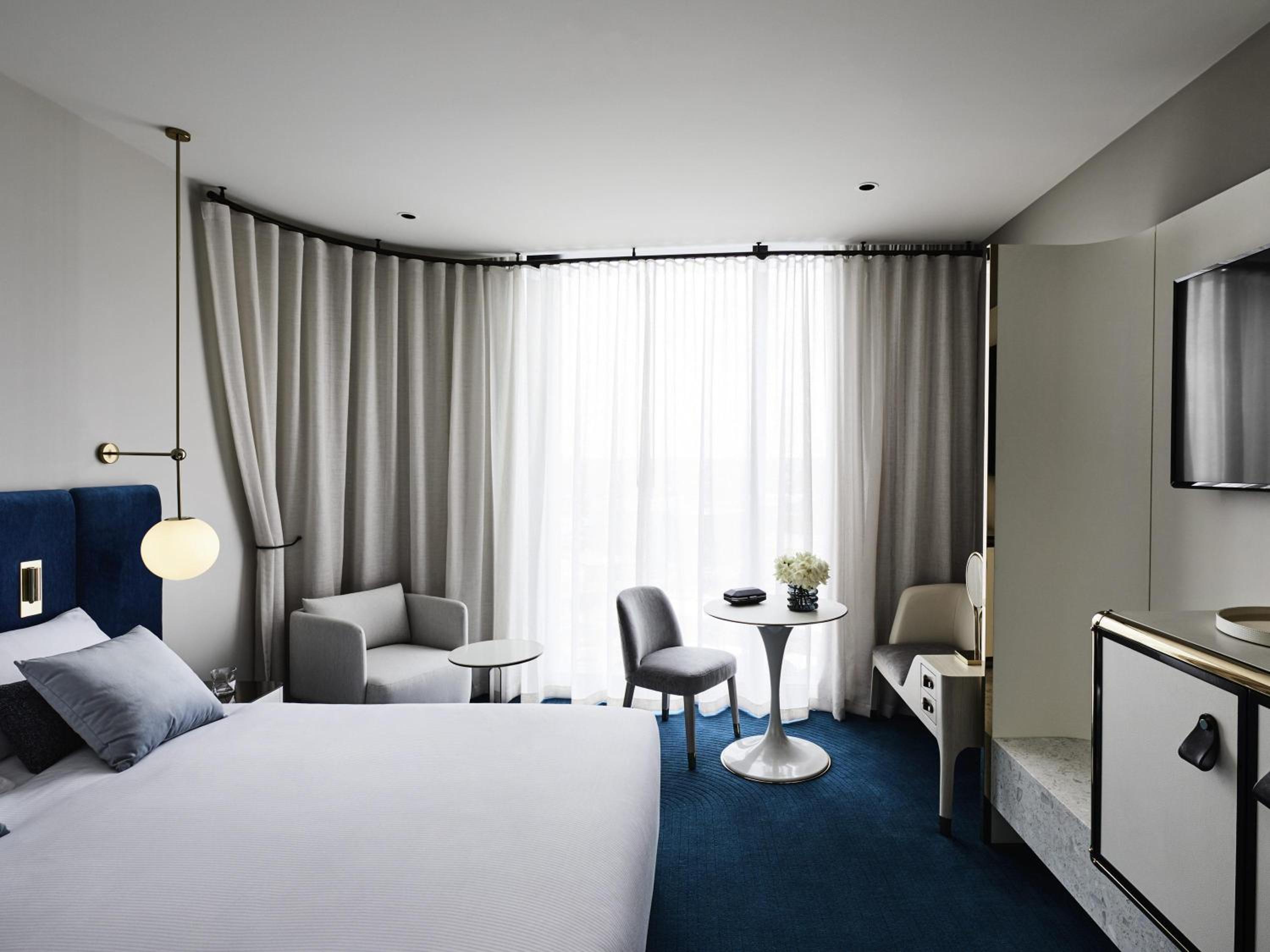 Classic King Room - Accessible photo 2