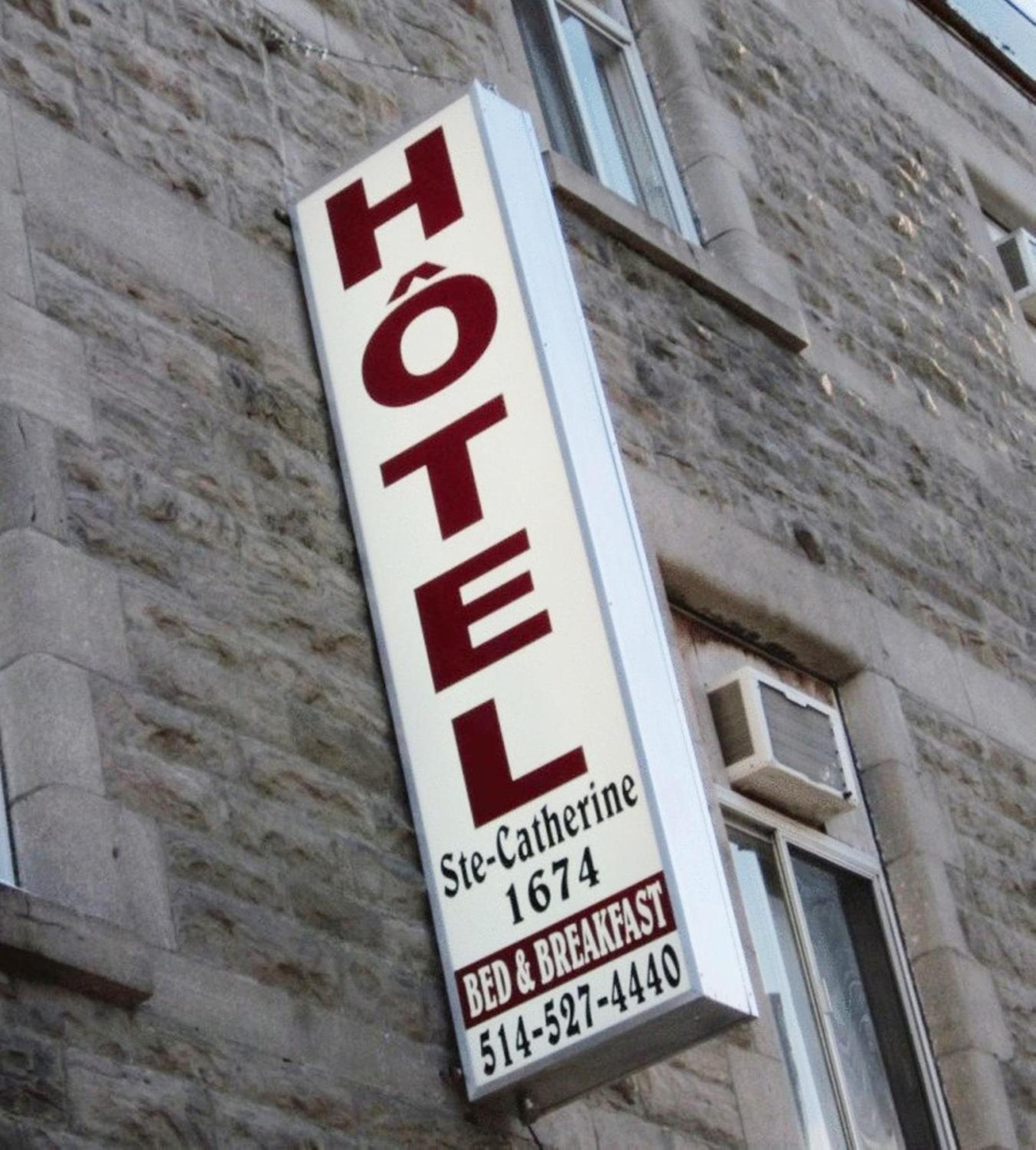 Hotel Ste-Catherine — photo 18