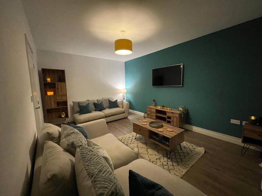 Three-Bedroom House photo 3