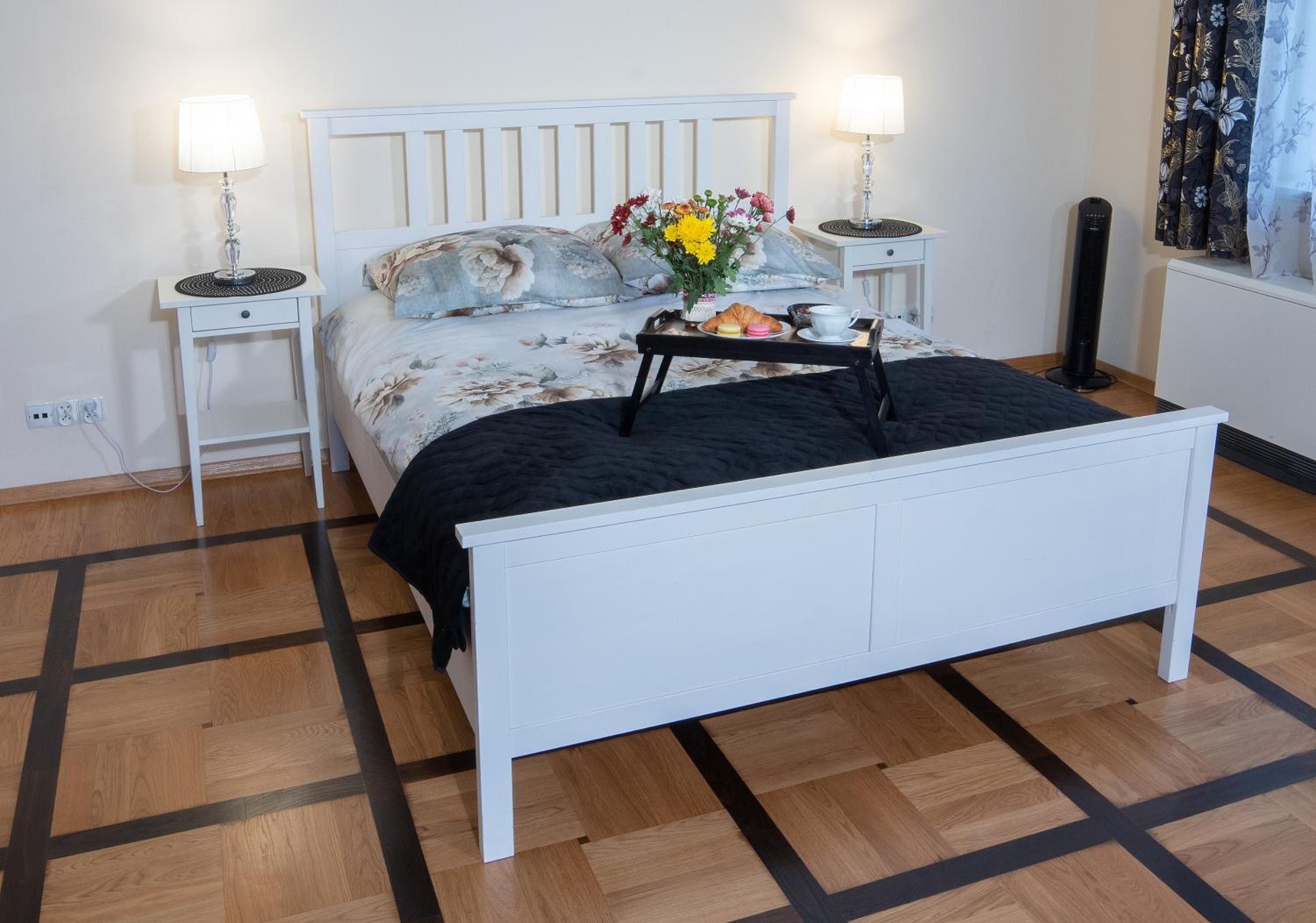 One-Bedroom Apartment - Photo 3