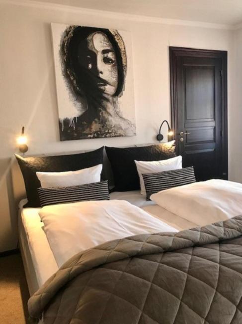 Superior Double Room with Private Bathroom thumbnail 6