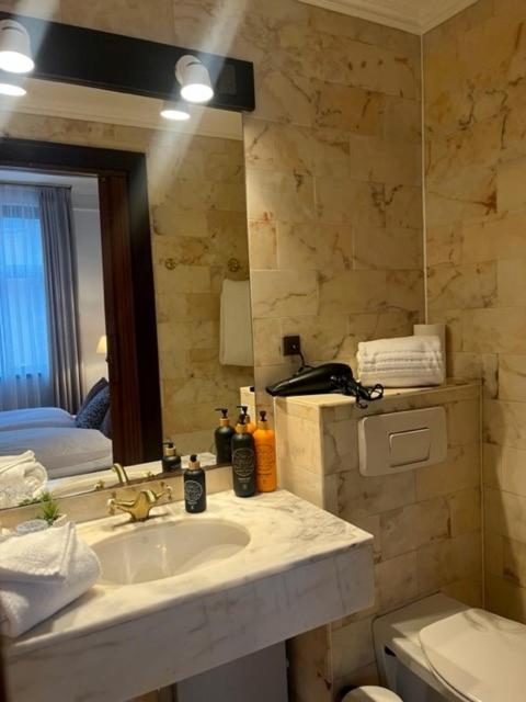 Superior Double Room with Private Bathroom thumbnail 5