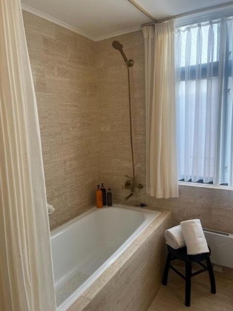 Suite - Photo 7