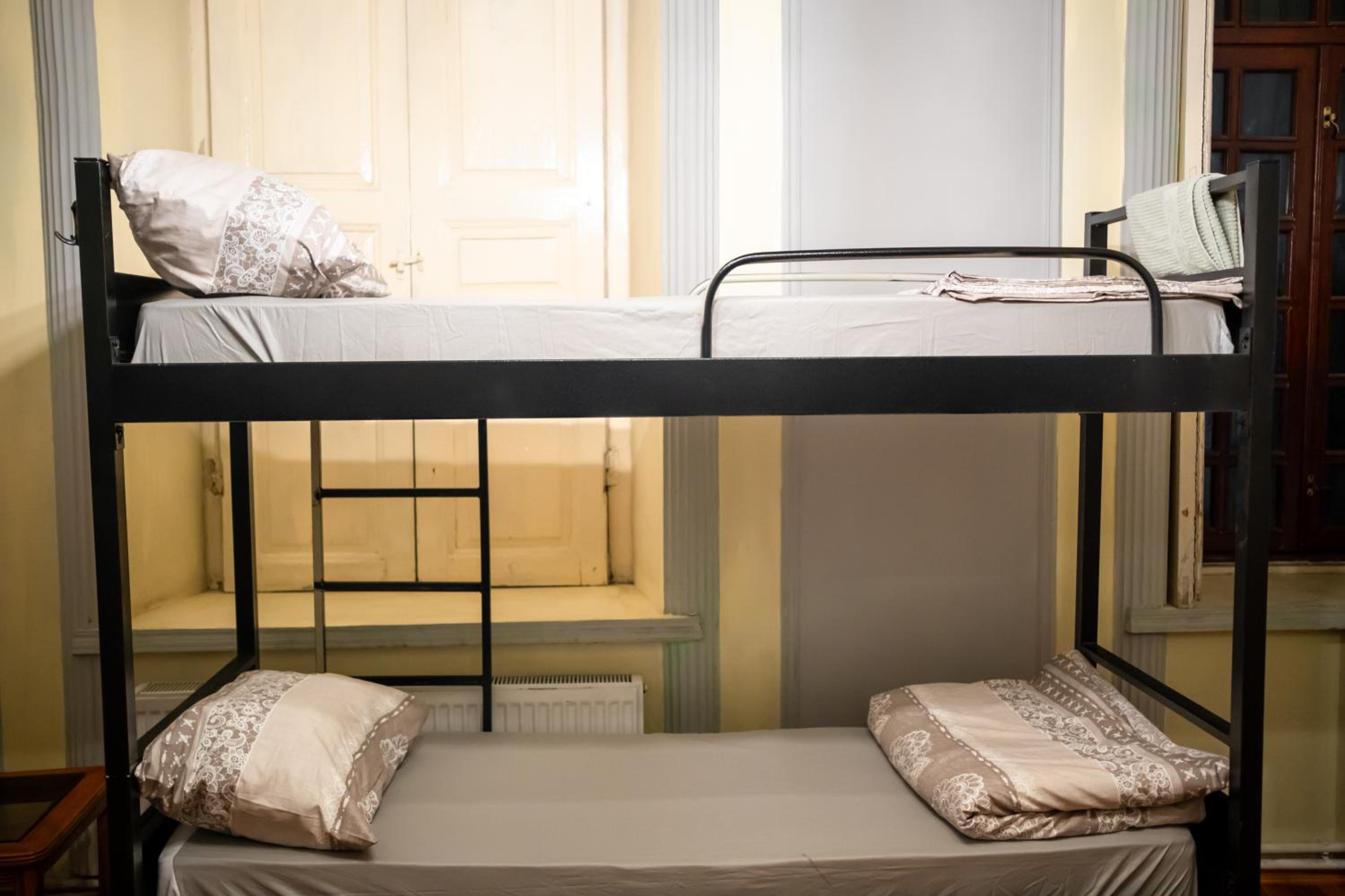 8-Bed Female Dormitory Room photo 3