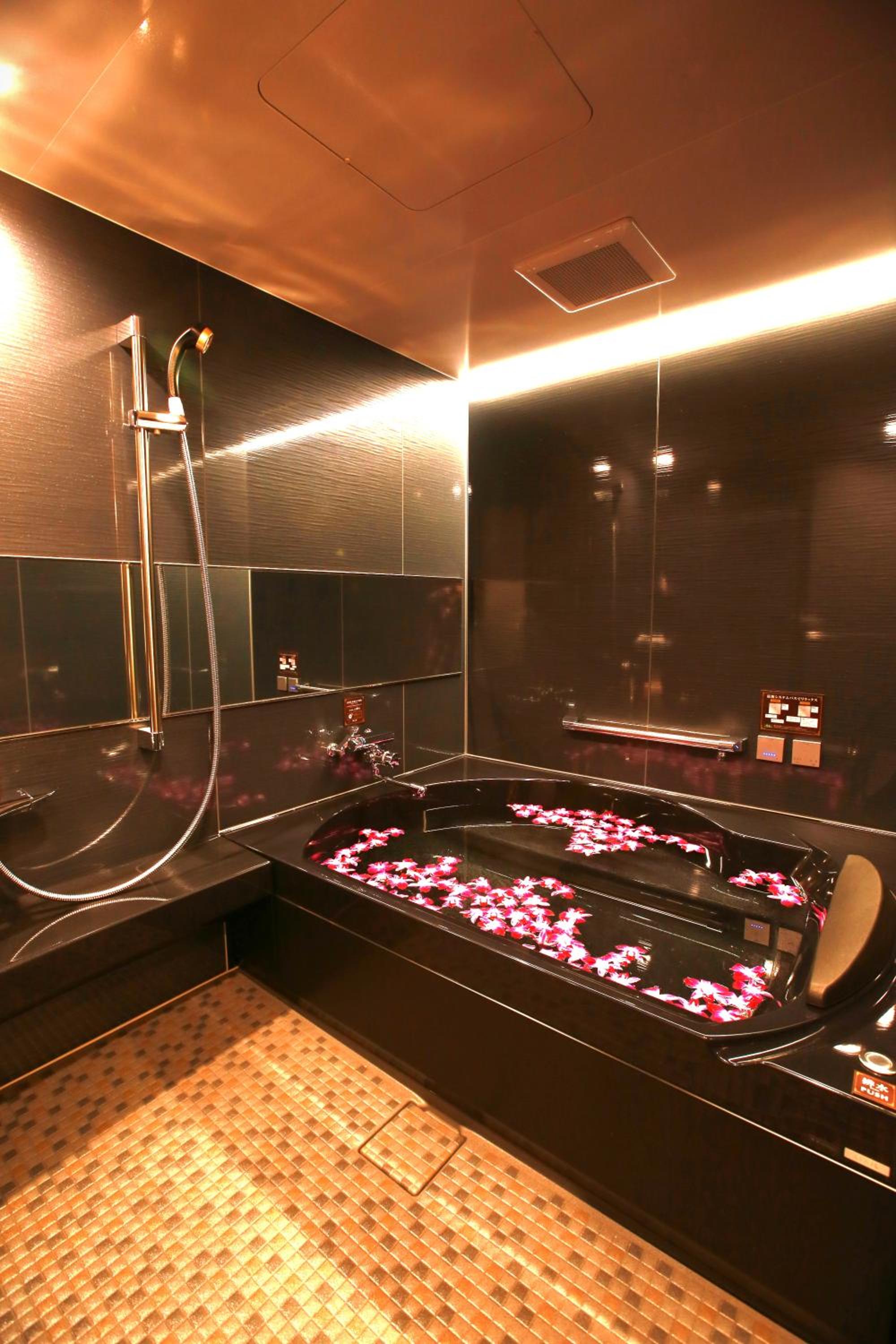 Royal Two Queen Beds Room with Open Air Bath - Smoking photo 3