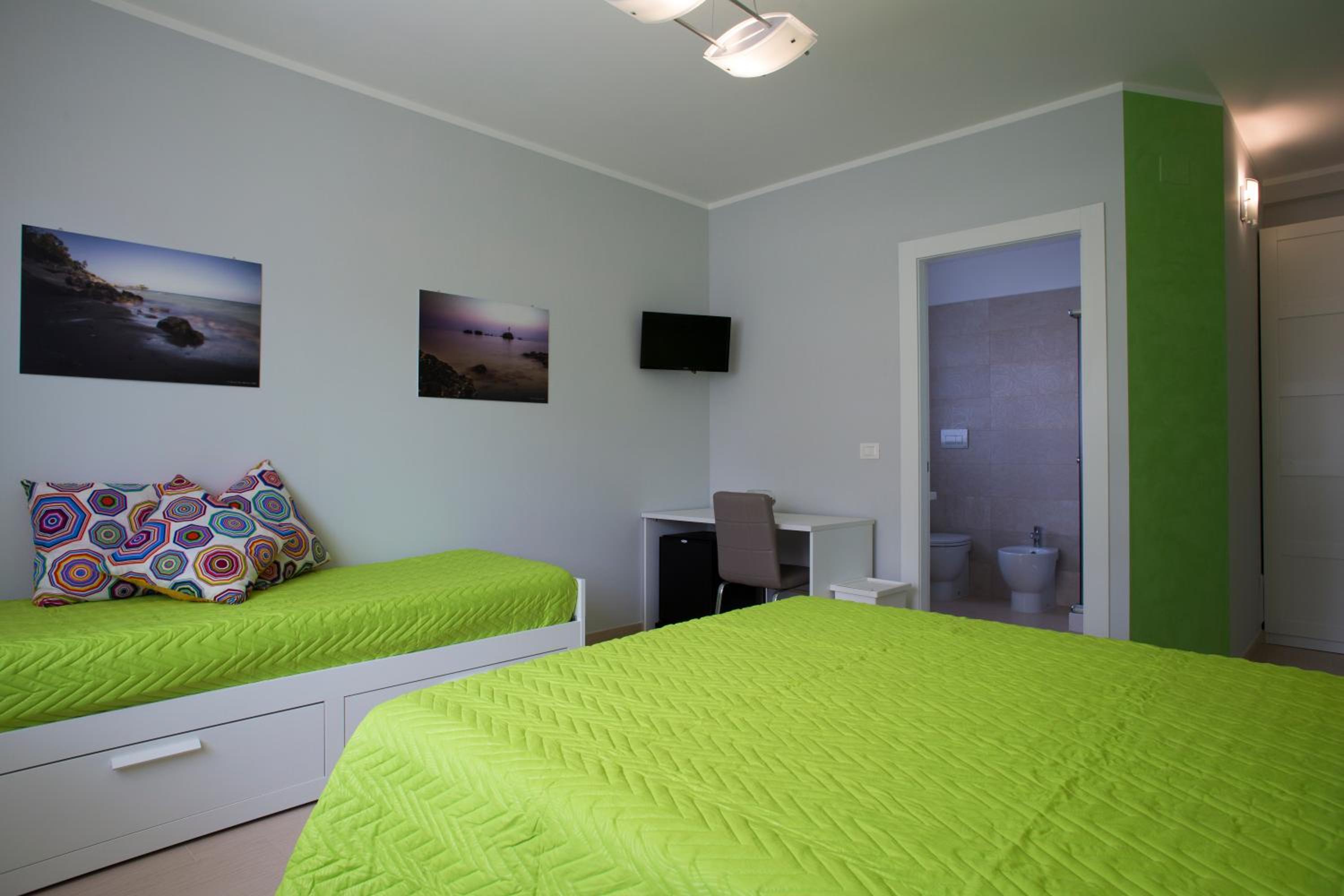 Triple Room - Photo 9