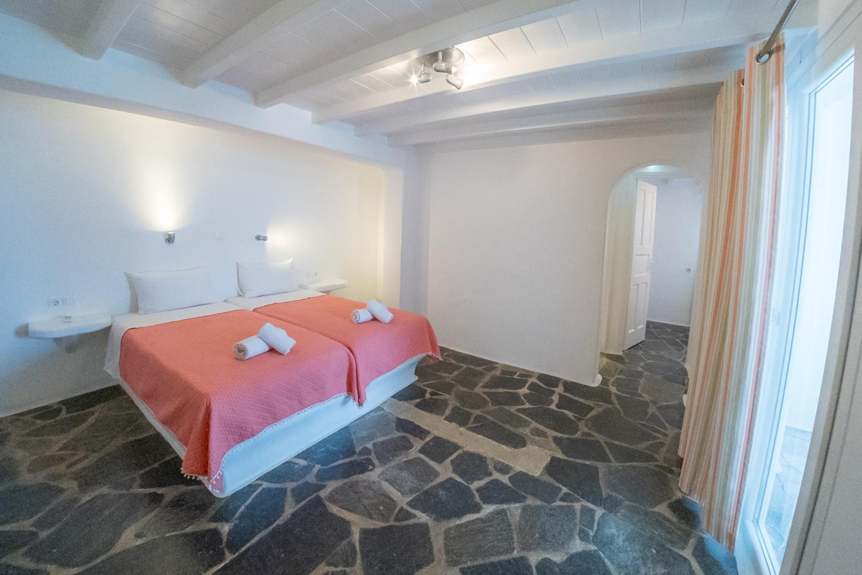 Apartment (4 Adults)