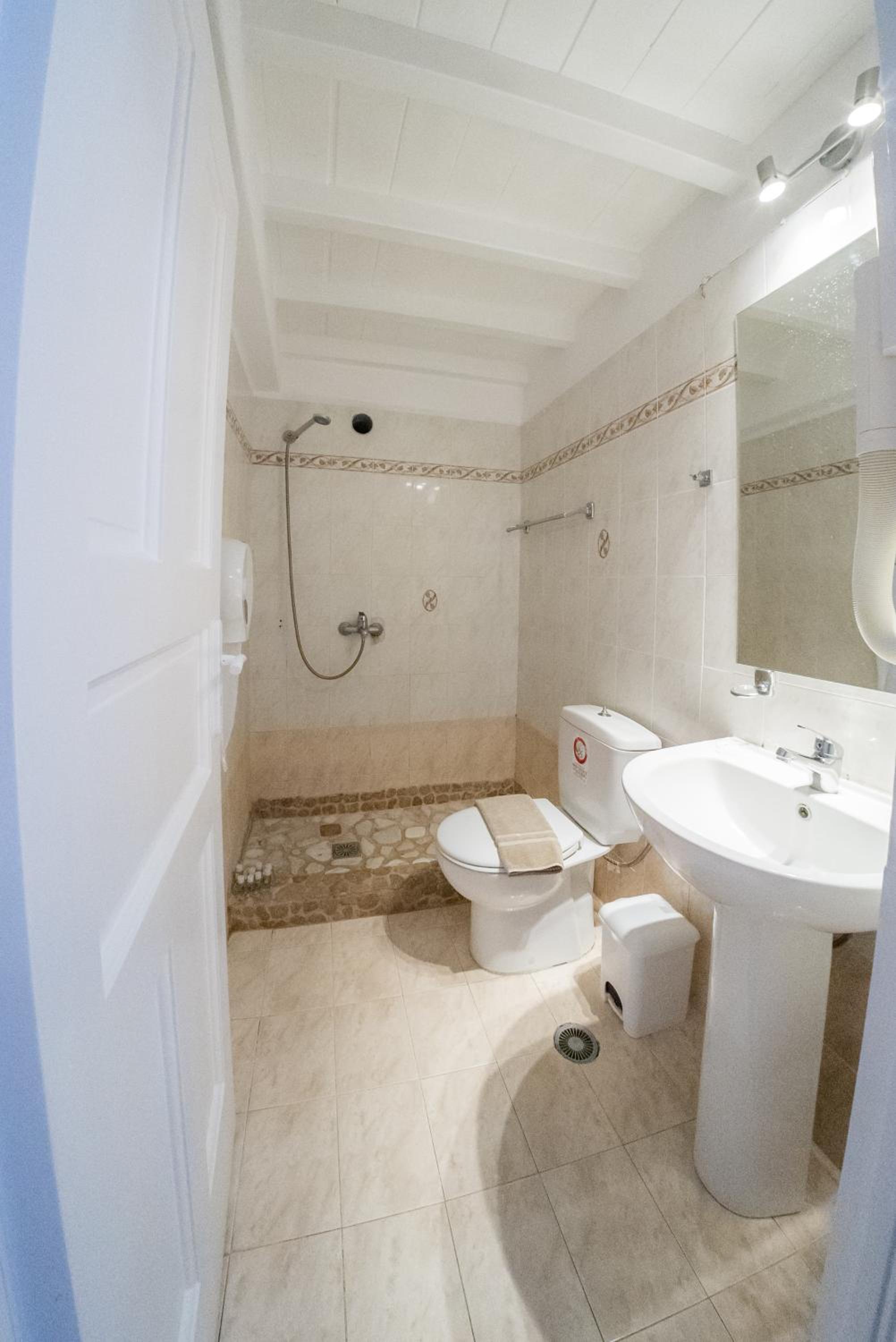 Apartment (4 Adults) photo 3