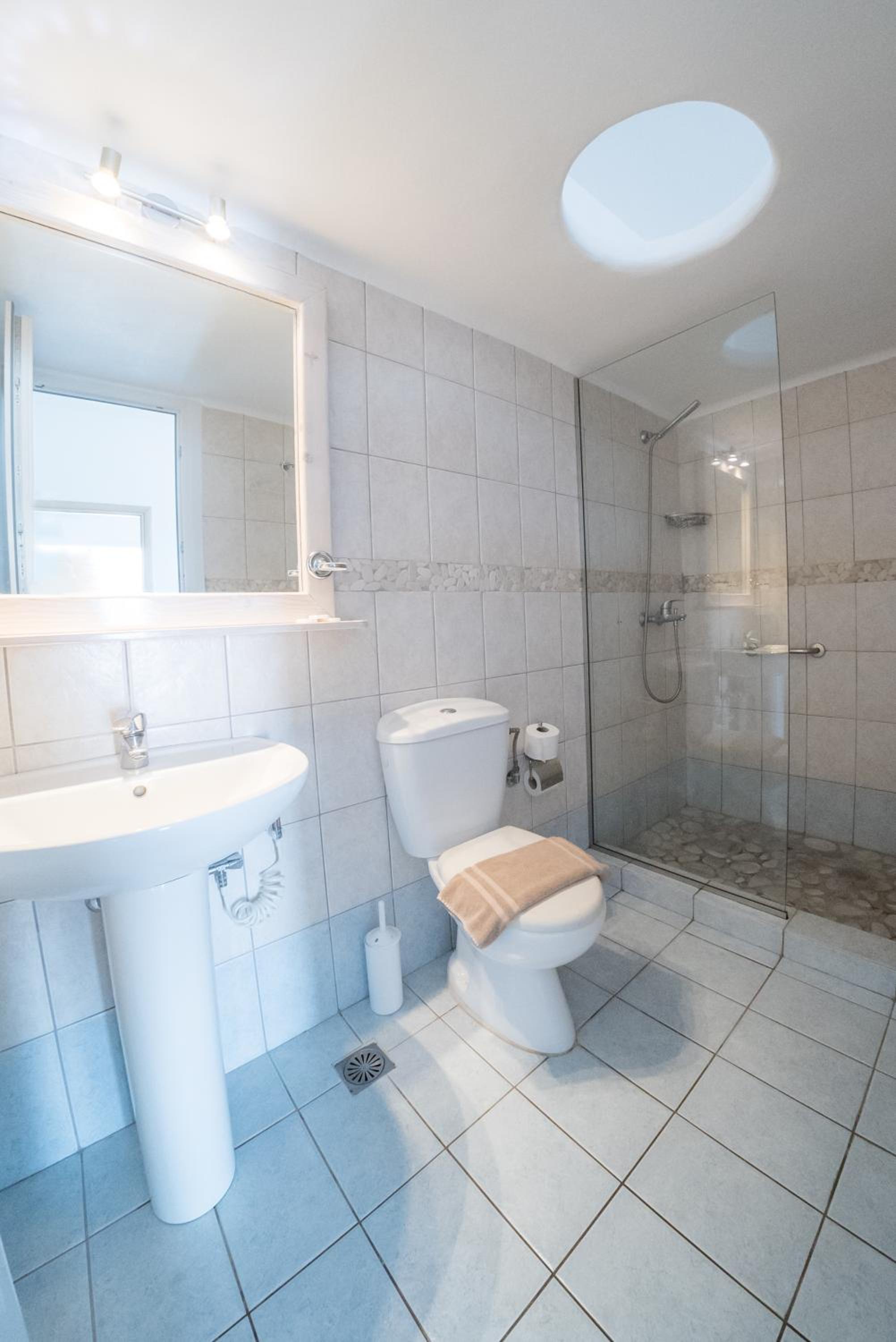 Apartment (5 Adults) - Photo 9