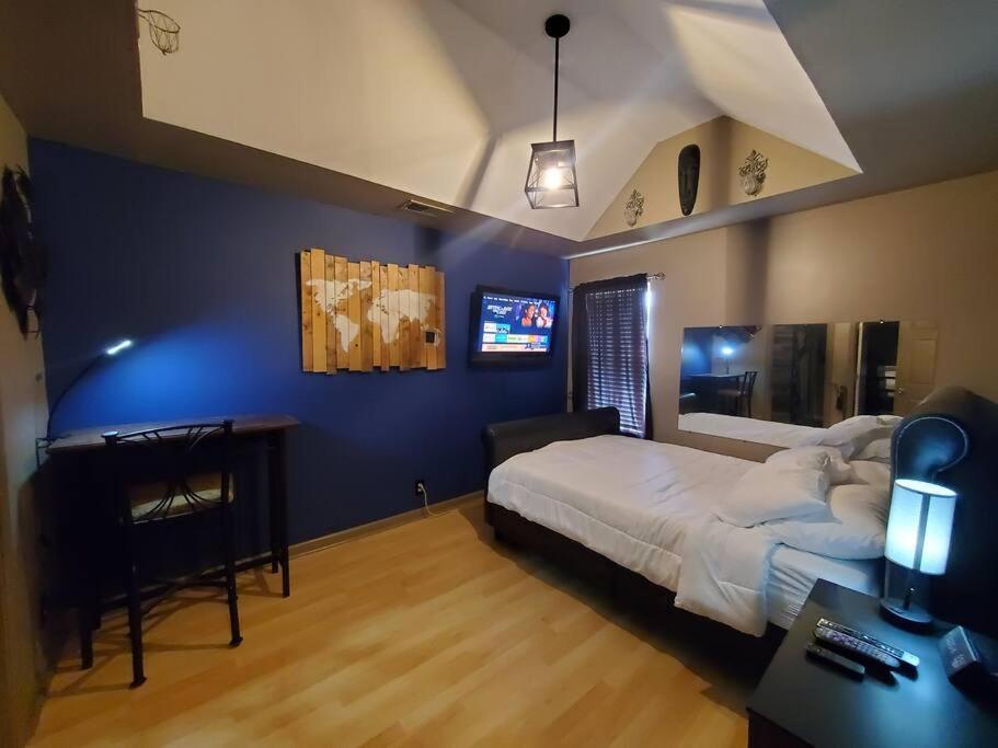 Three-Bedroom House photo 3