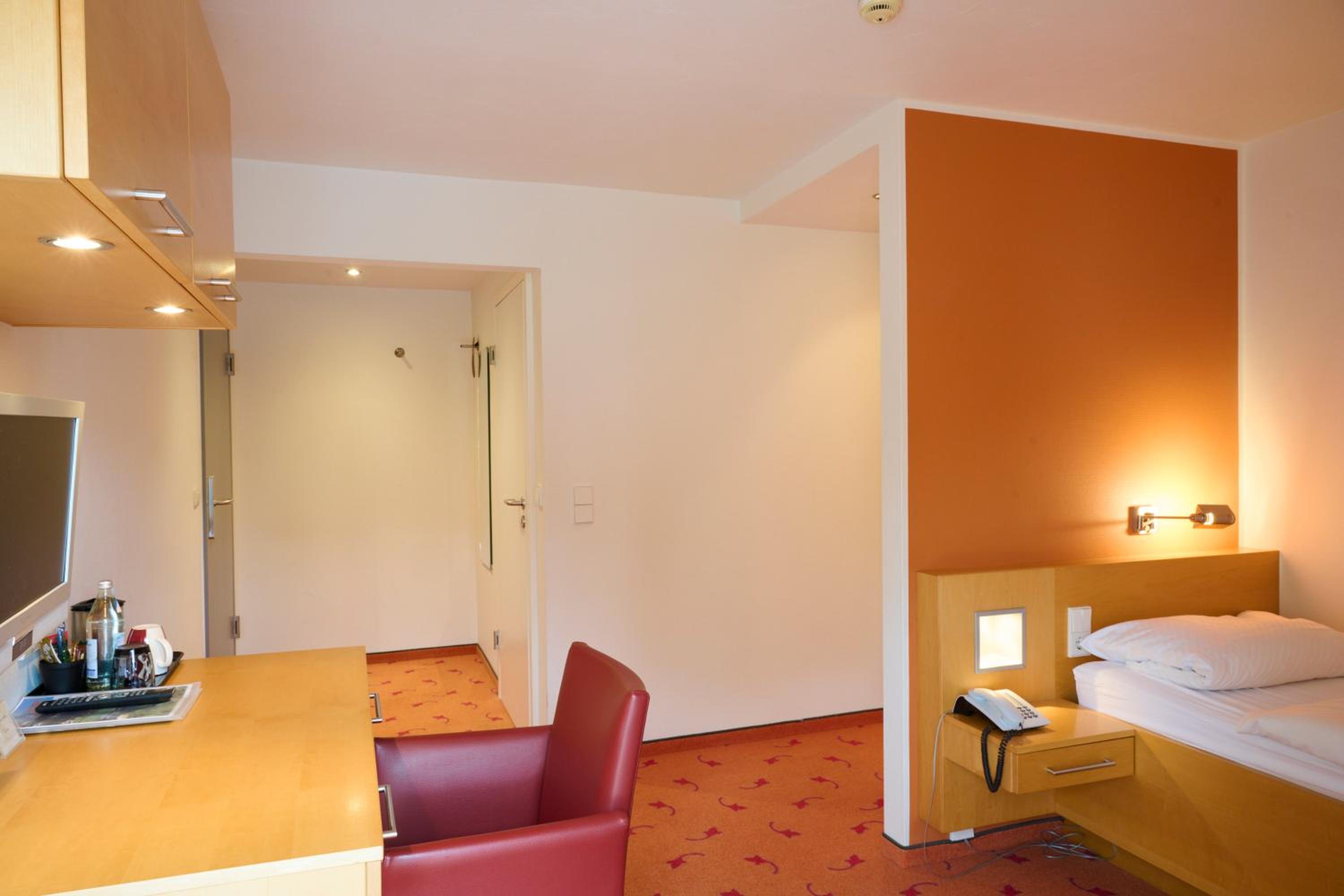Single Room photo 3