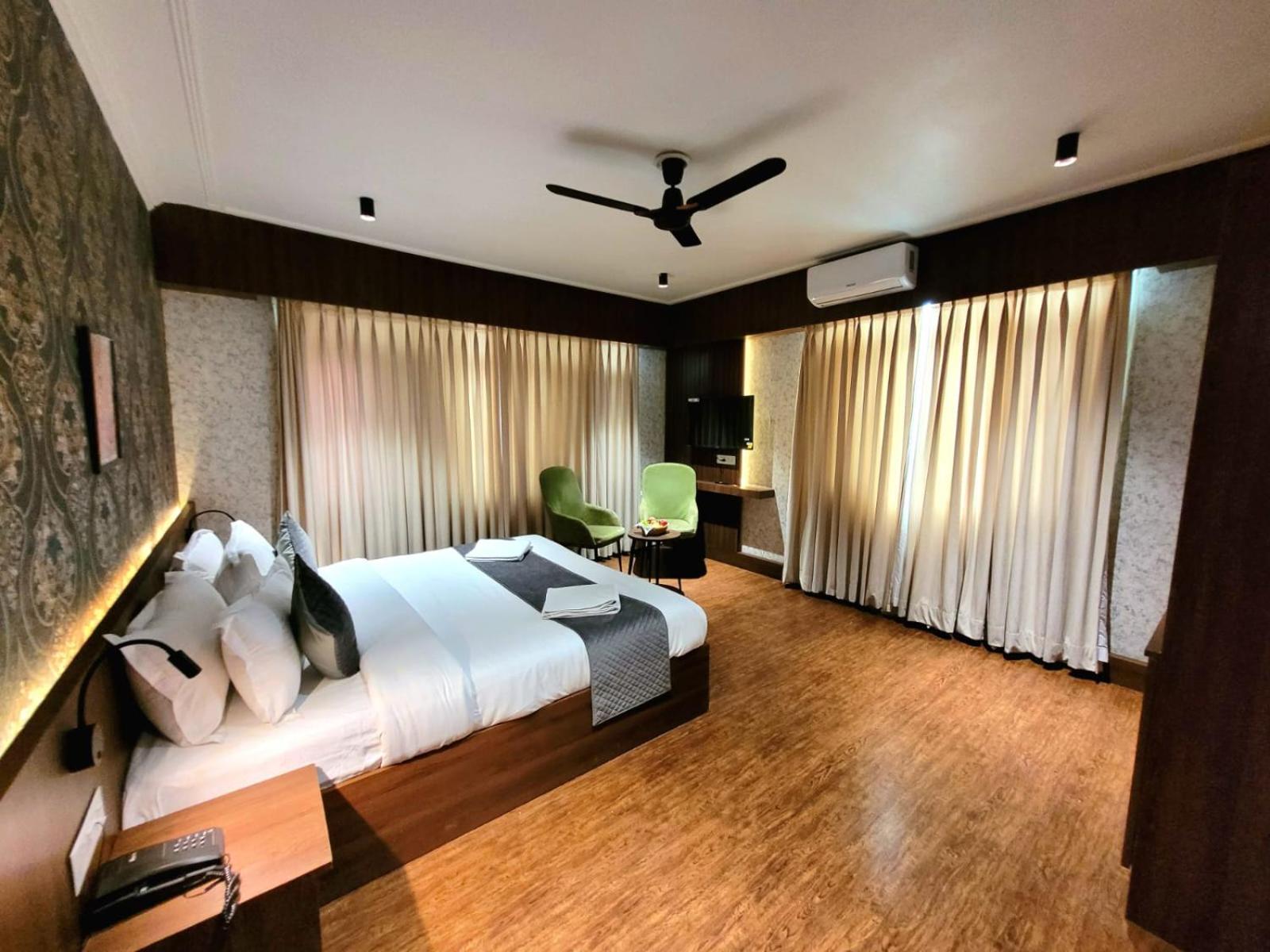 Deluxe Room - Photo 25